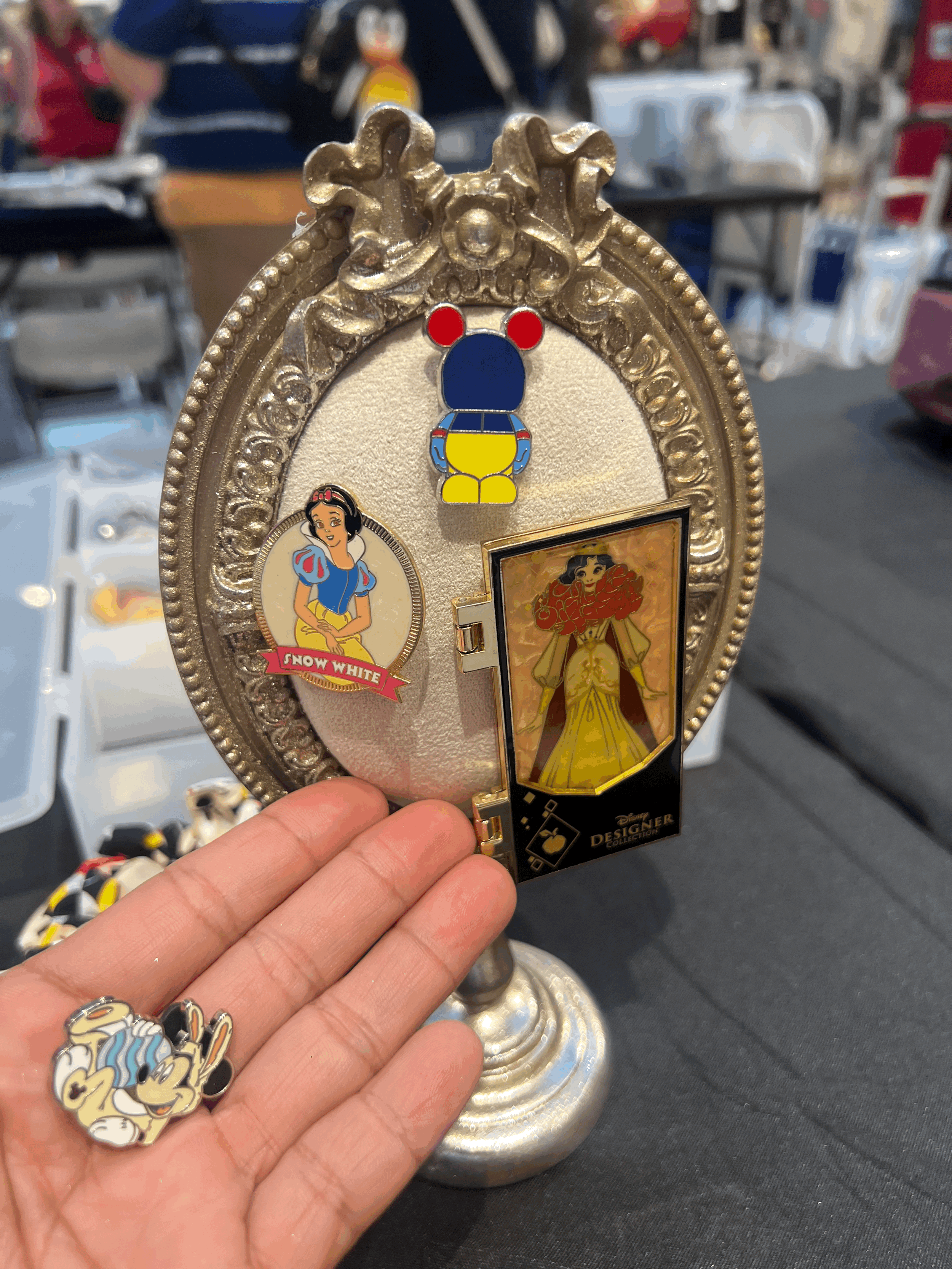 🍎 Come hang with me at my FIRST Disney Pin Trading Event while using the Pin Trading App! ✨ 