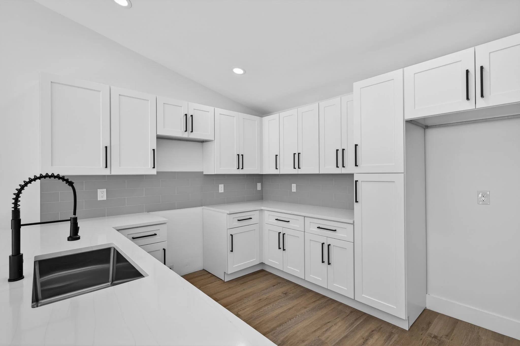 9-Kitchen 2 of 4.jpg