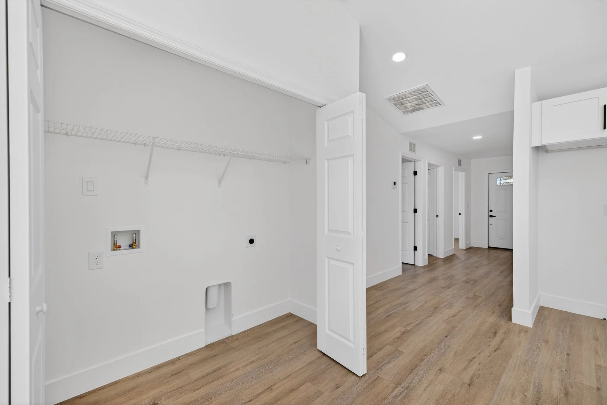 40-Laundry Room 2.jpg