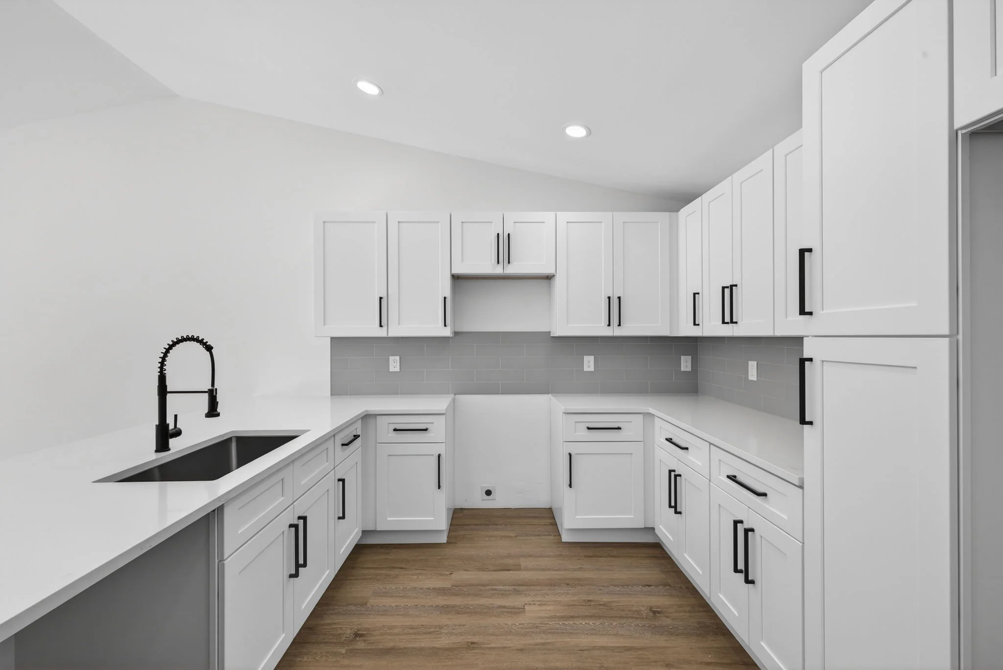 8-Kitchen 1 of 4.jpg