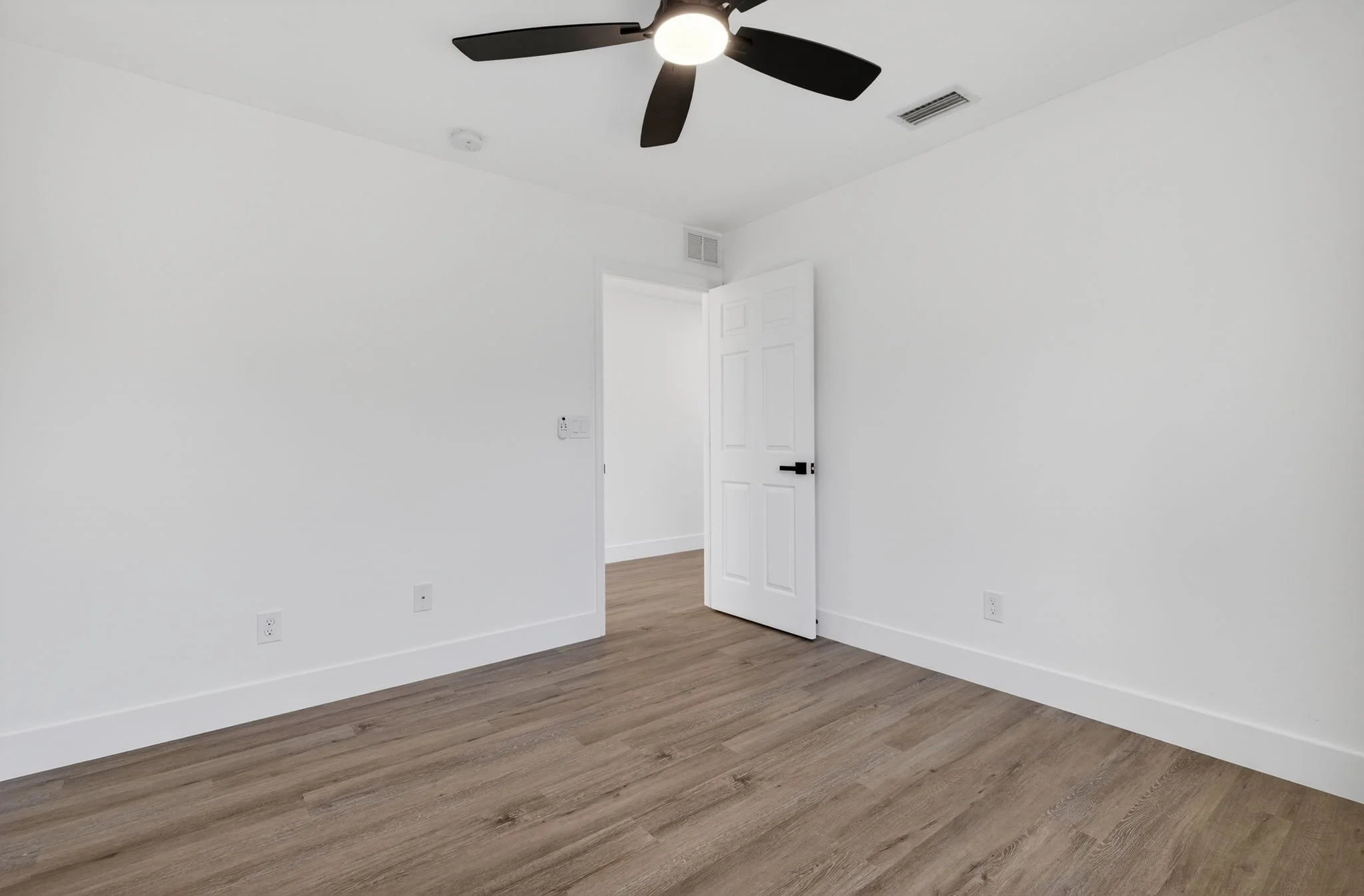19-Guest Bedroom 2 - 2 of 2.jpg