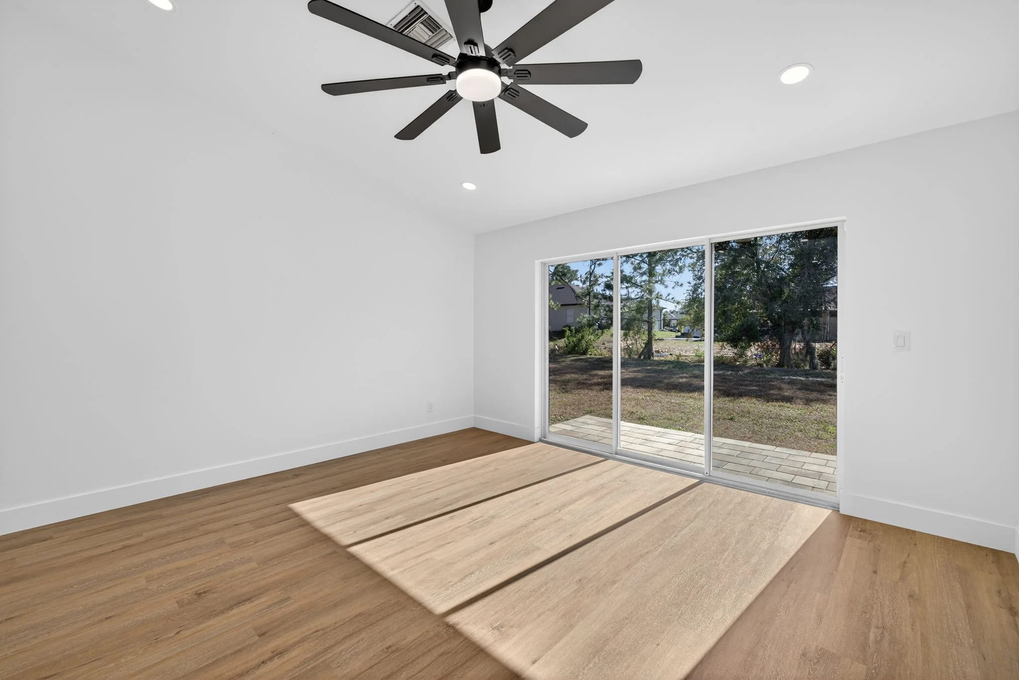 25-Living Room 2 - 1 of 4.jpg