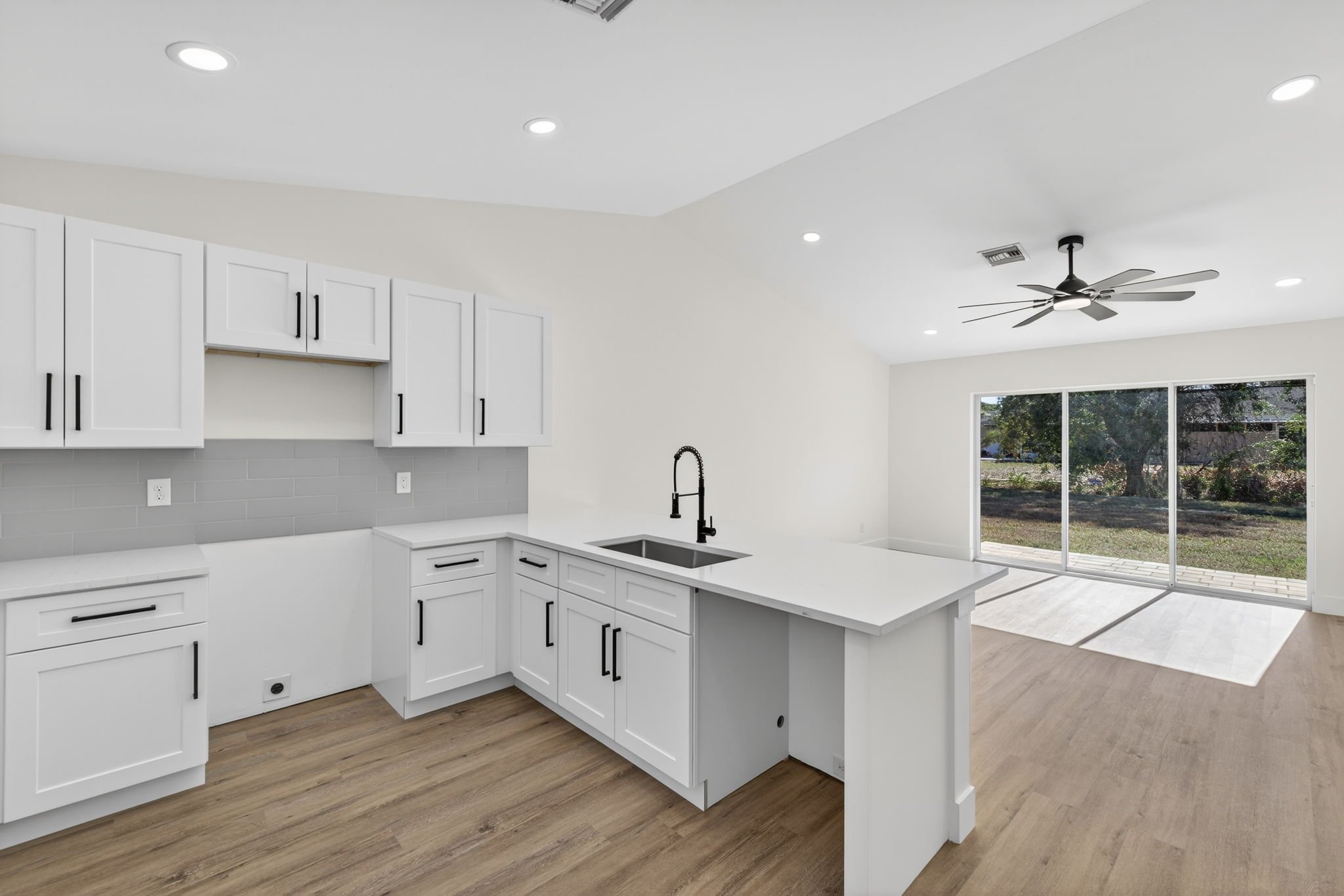 31-Kitchen 2 - 3 of 4.jpg