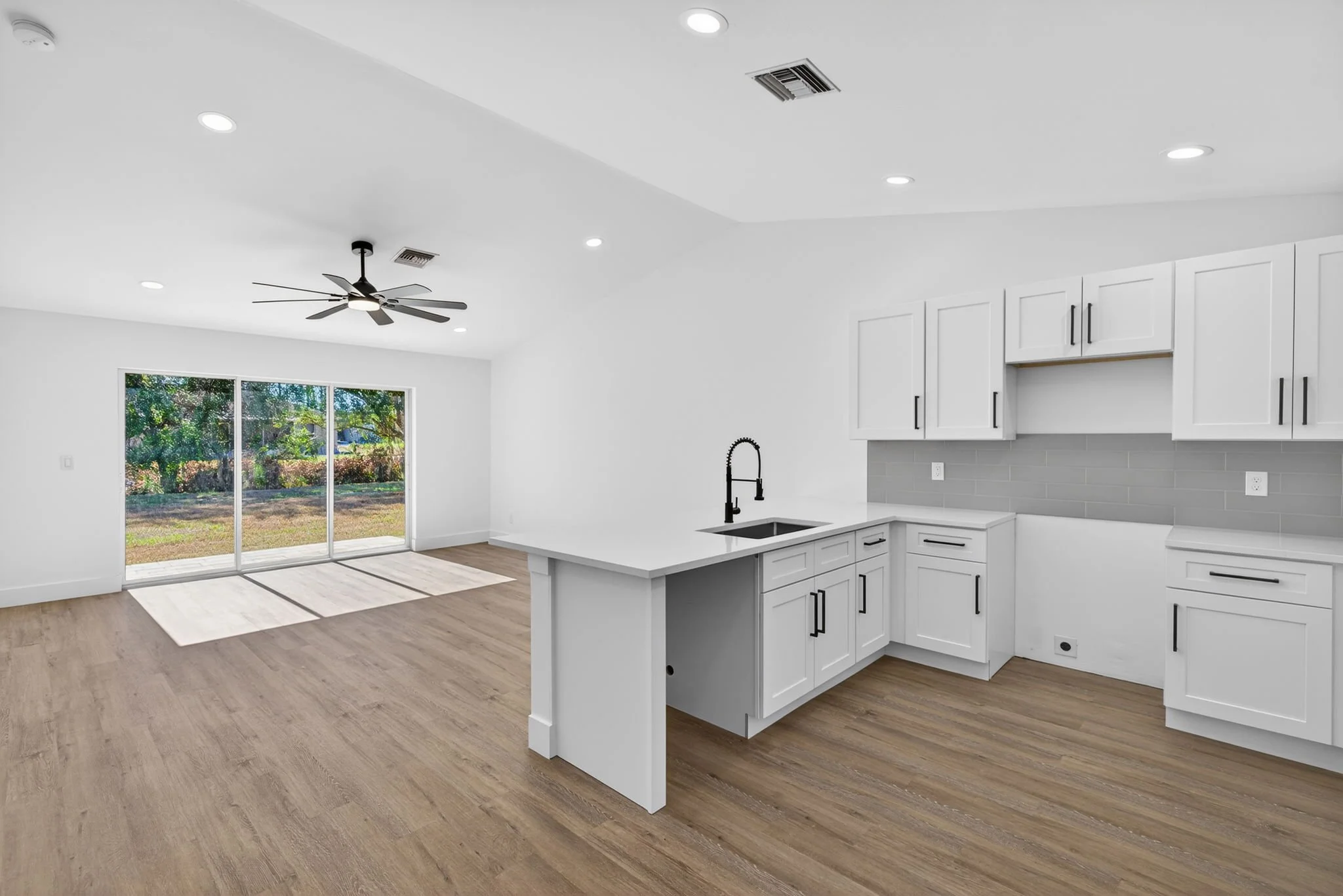 10-Kitchen 3 of 4.jpg