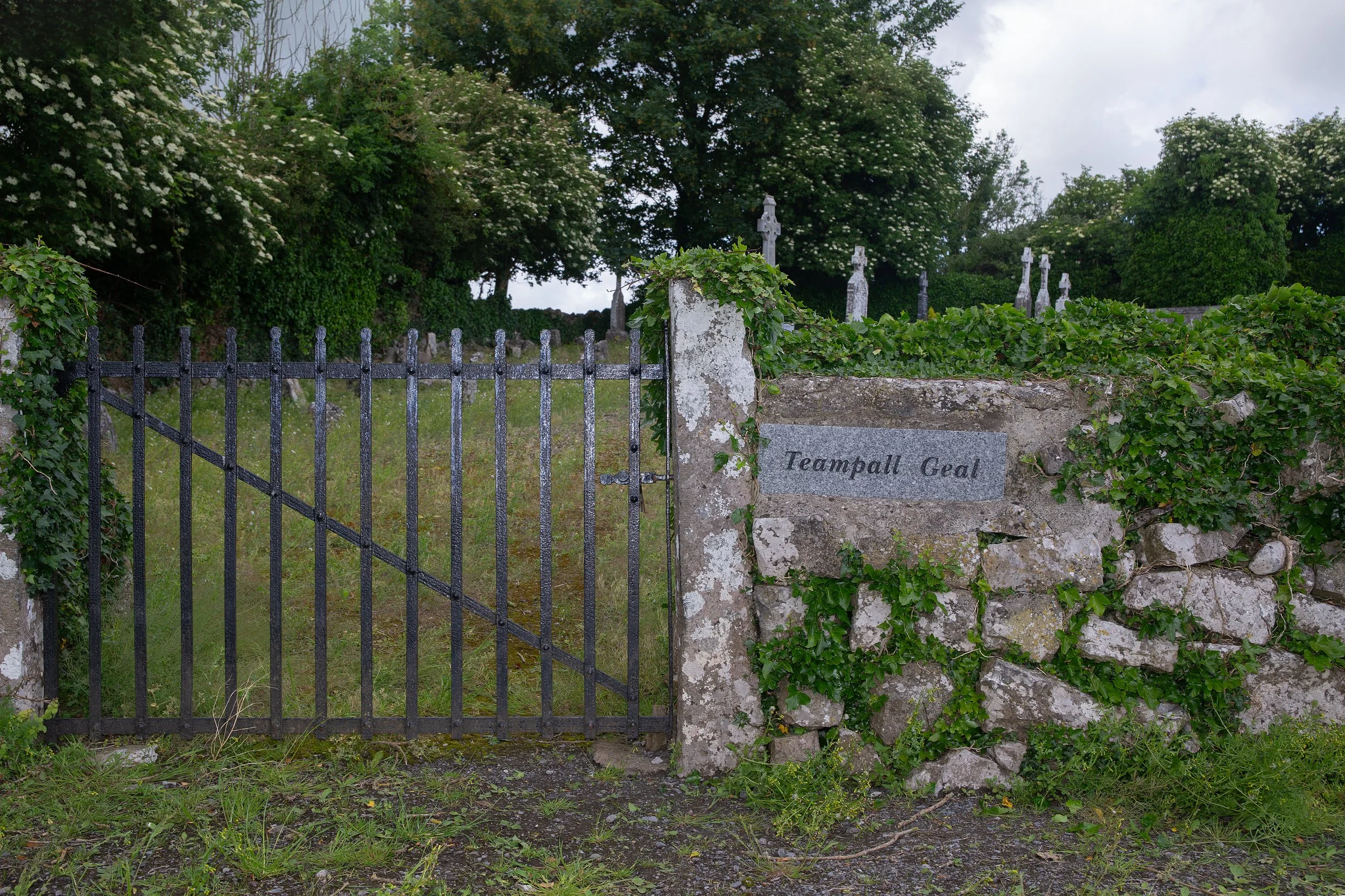 Teampall Geal Cemetery