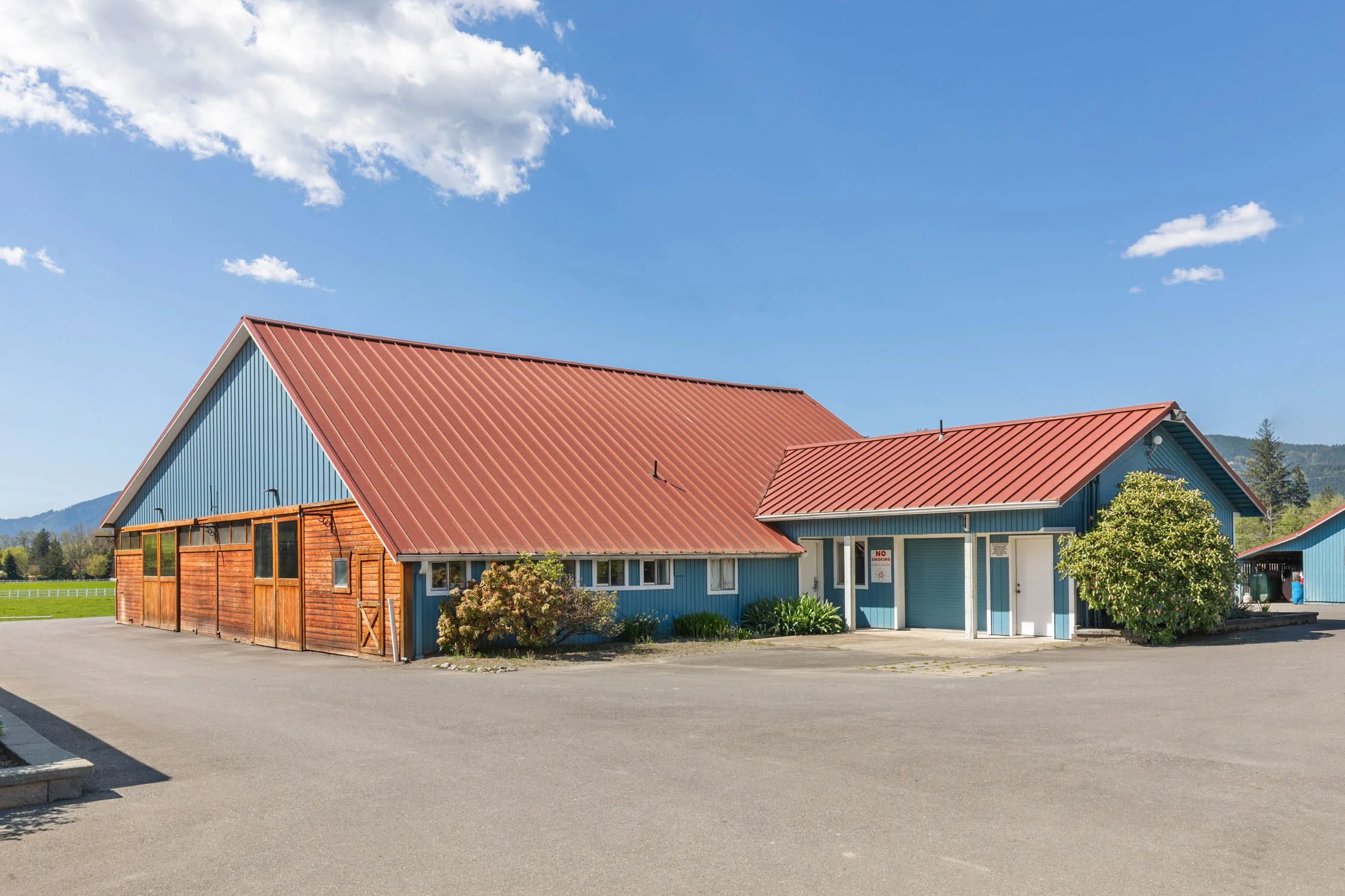 Mare & Foal Barn.jpg