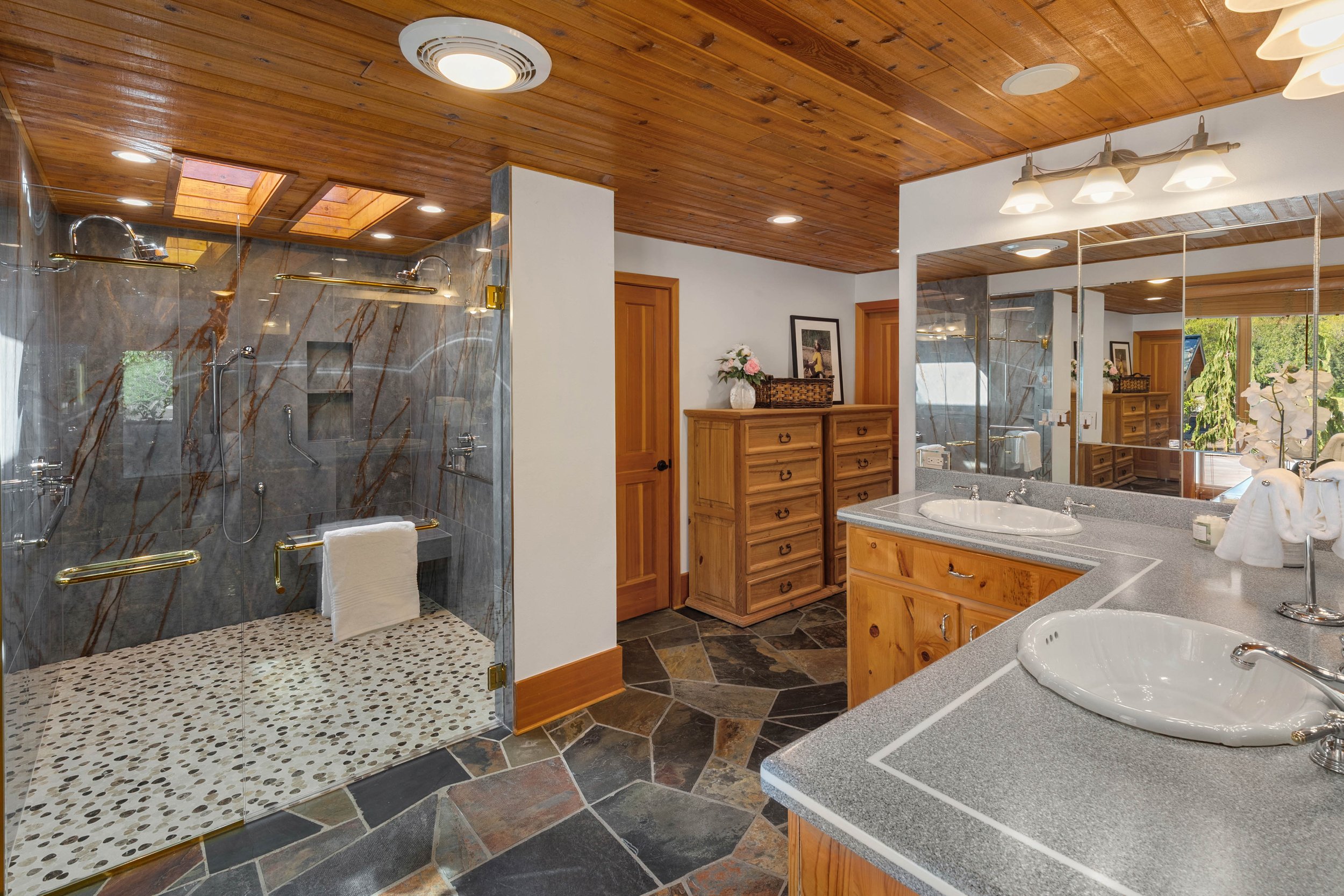 Riverhouse (16).jpg