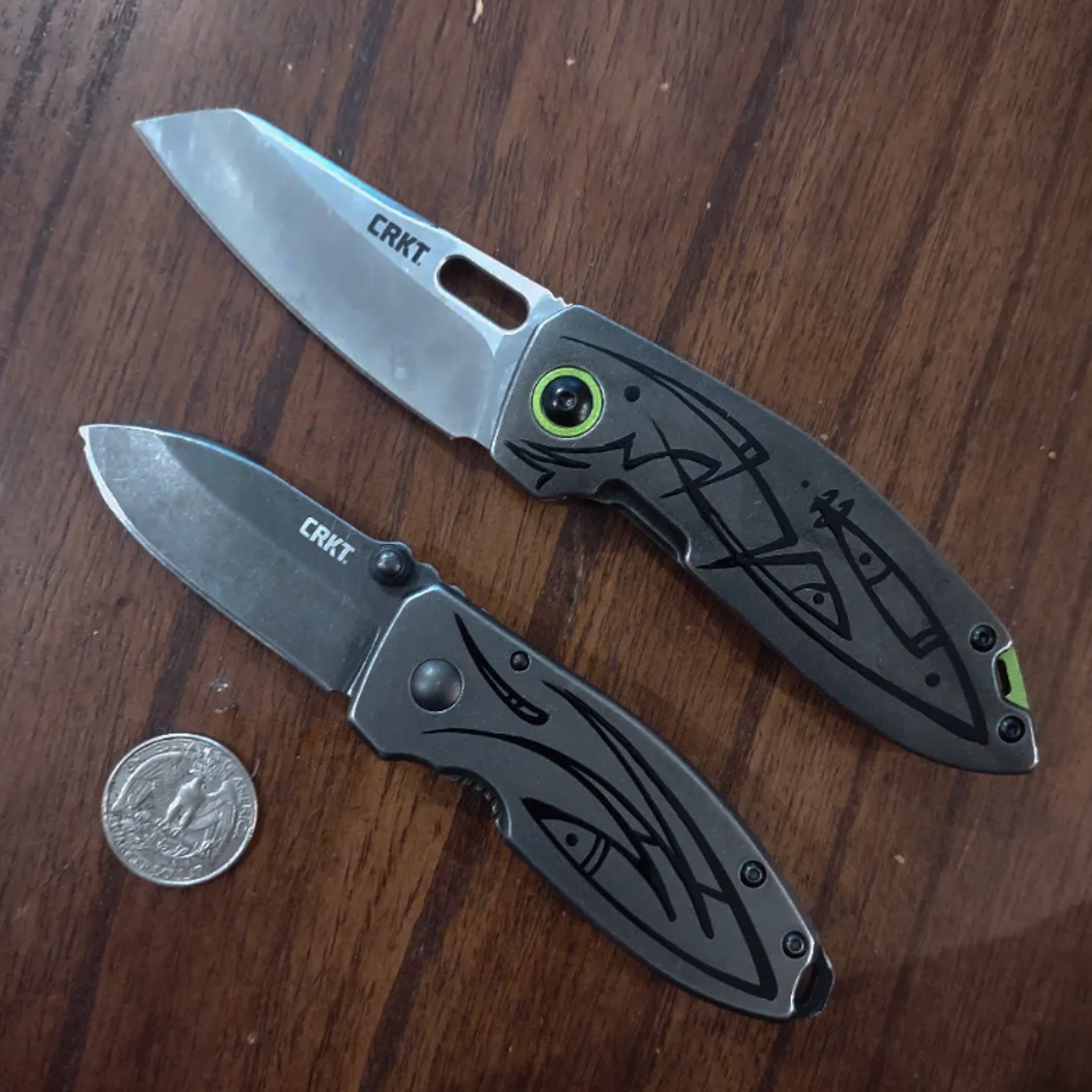pocket knifes painted with one shot 