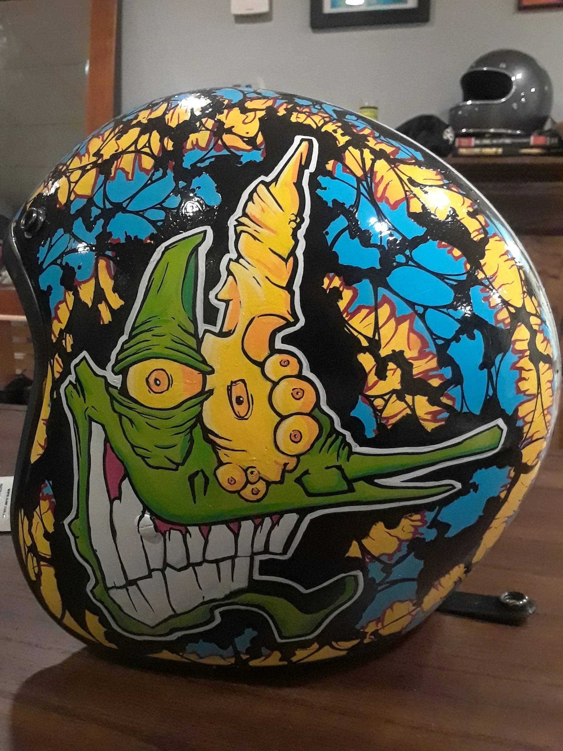 3/4 helmet painted with one shot 