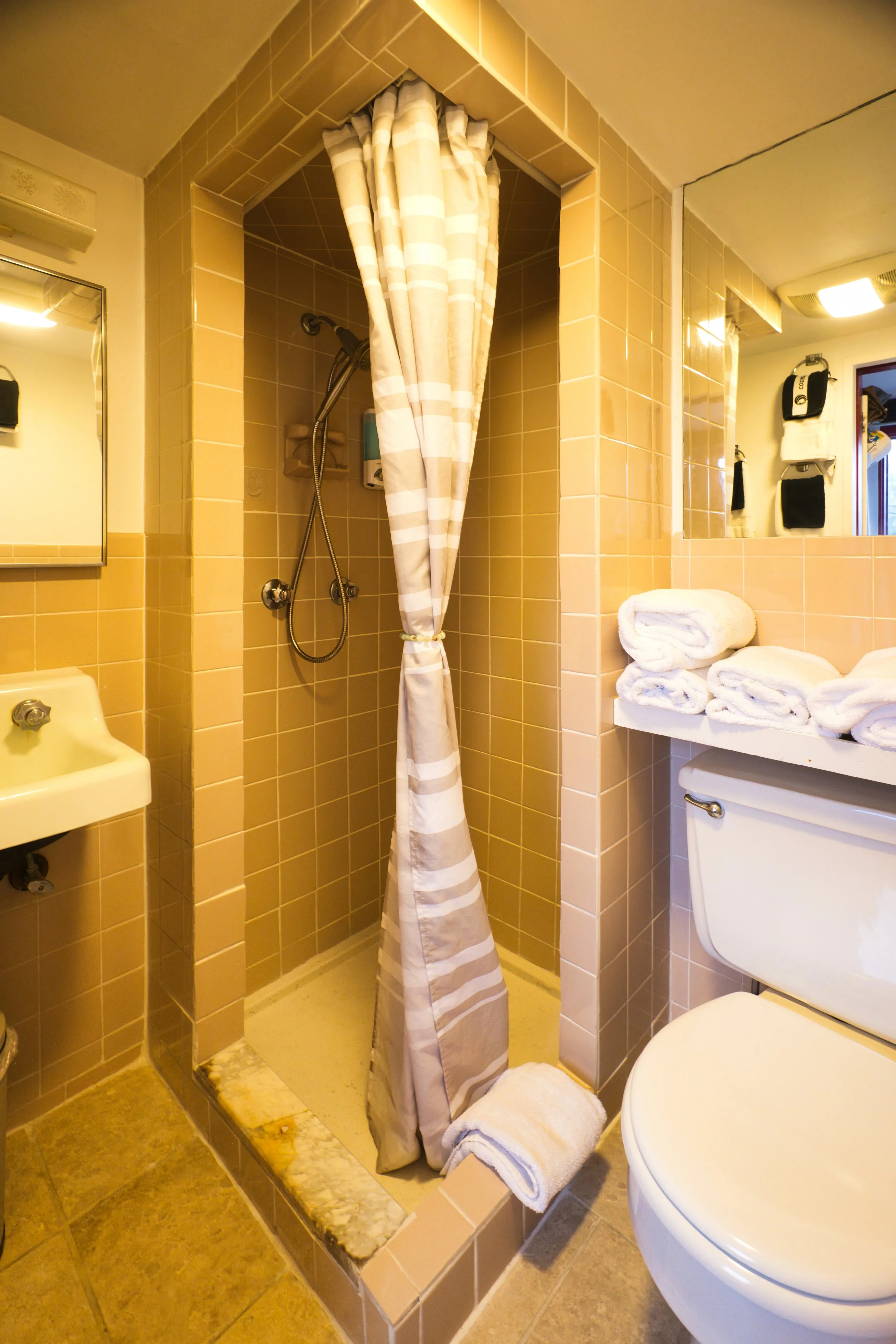 C8 - Bathroom.jpeg