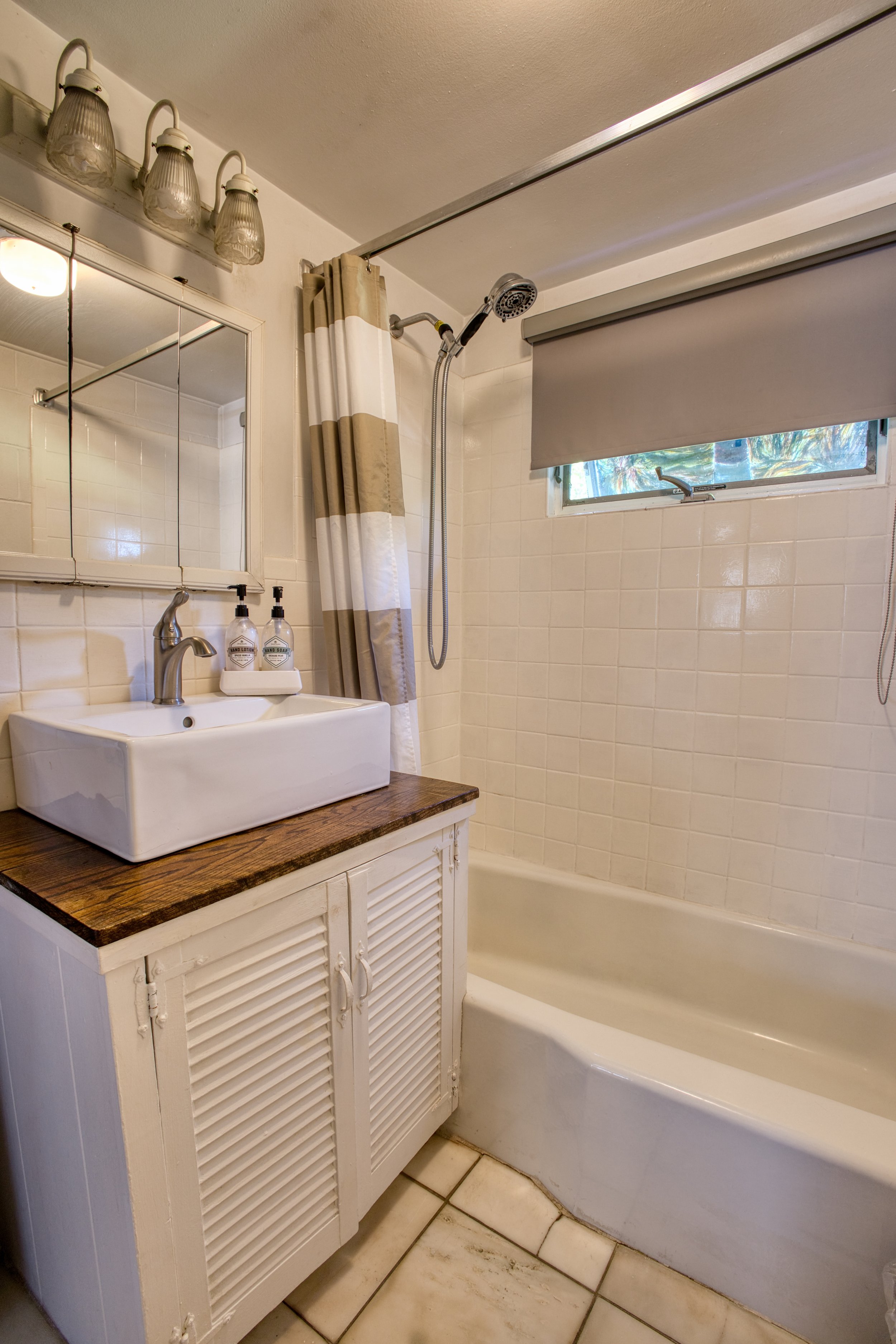 C1 - Bathroom.jpeg