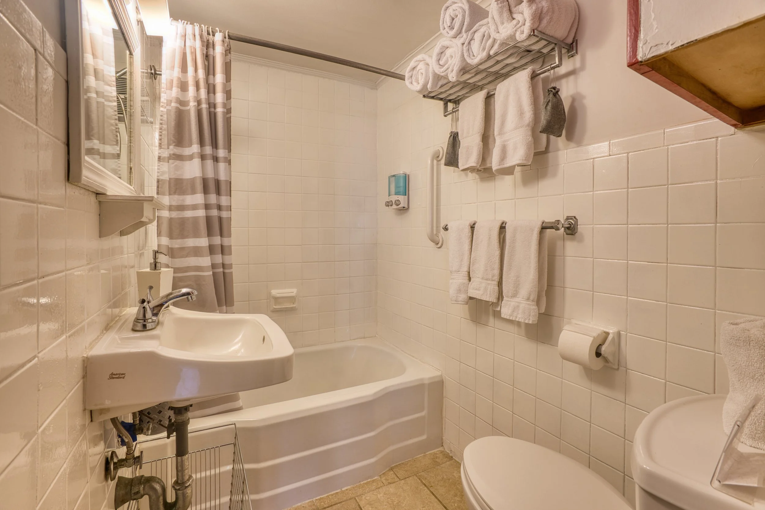 C4 - Bathroom.jpeg