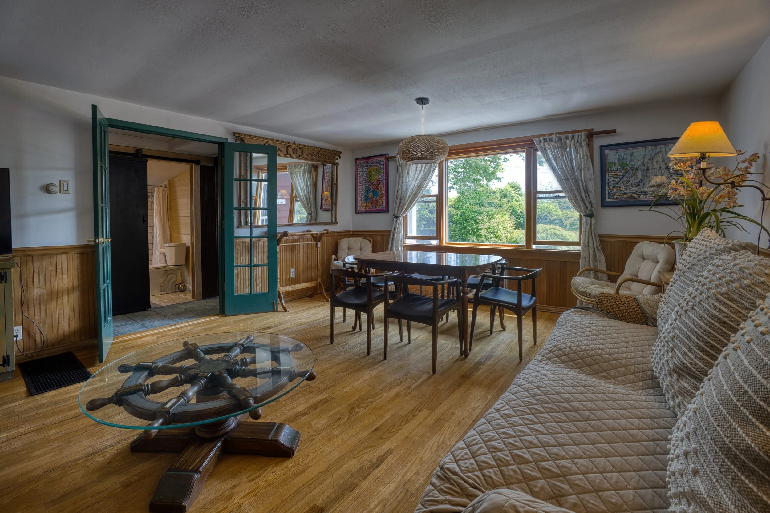 C3 - Living room 2.jpg