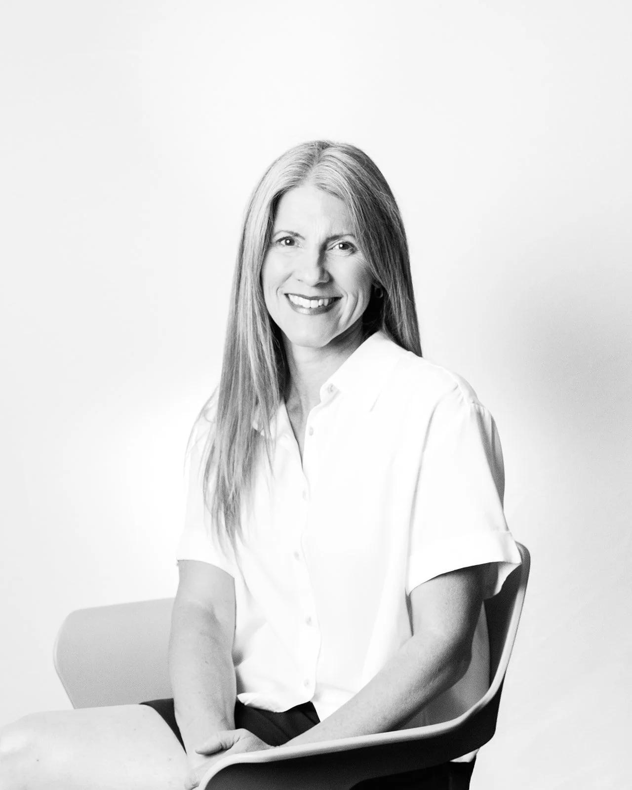 Angela Svetlichny portrait in black and white