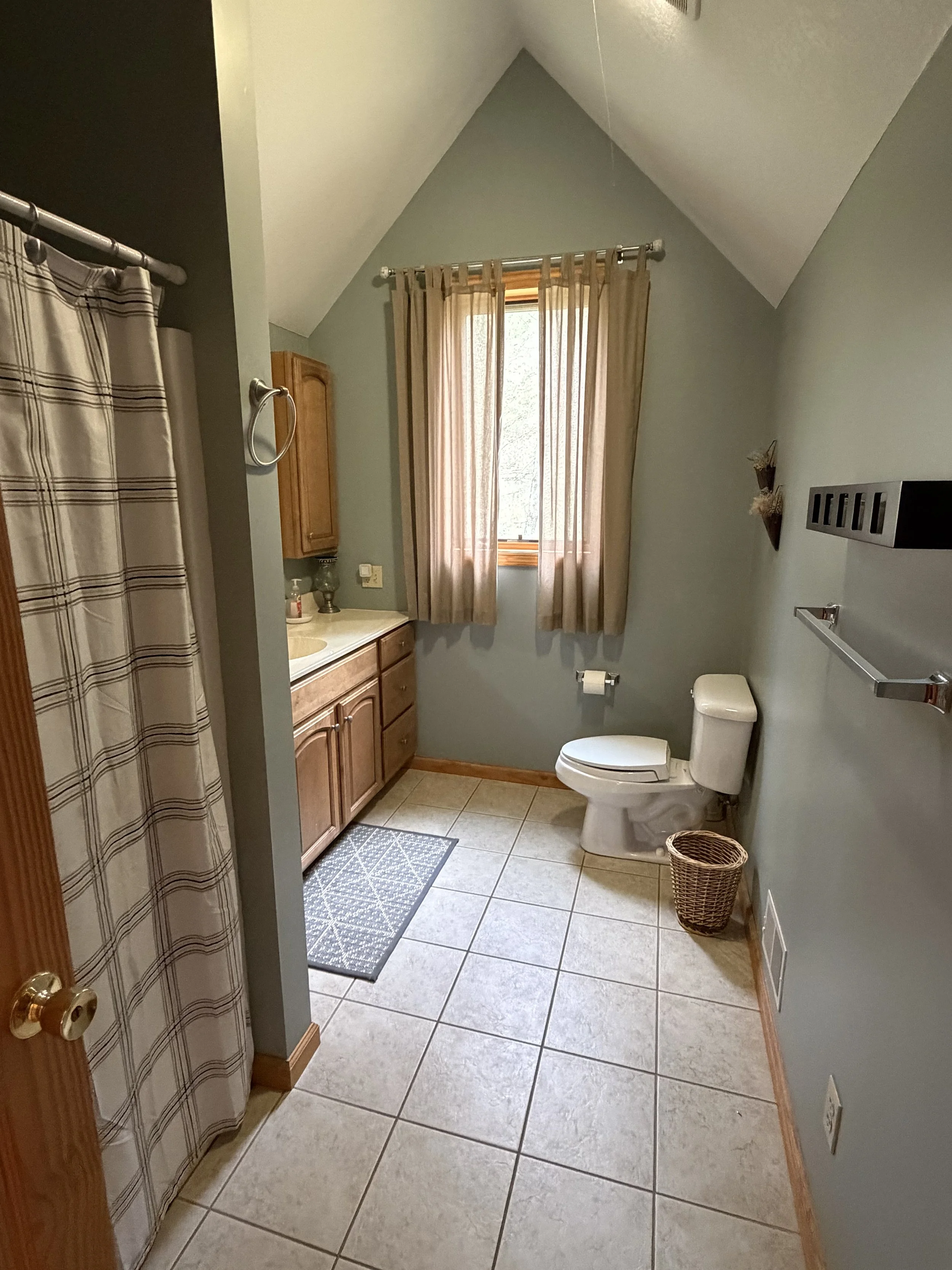 Upstairs shared bathroom