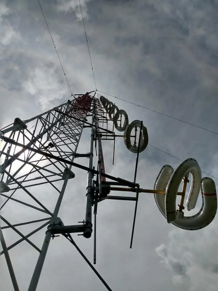 10-bay FM broadcast antenna installation at 1,000 feet in McAlester, Oklahoma. Broadcast tower rigging, antenna installation, and communications infrastructure work completed by our certified tower crew.