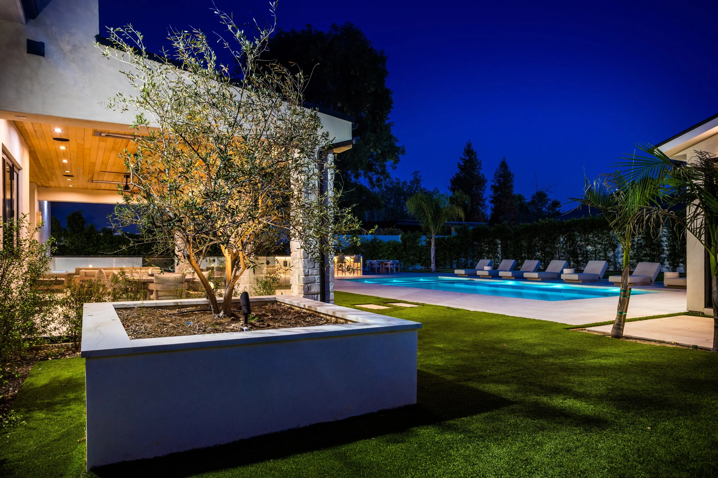 woodland-hills-luxury-home-backyard-pool-twilight-architectural-photography.jpg