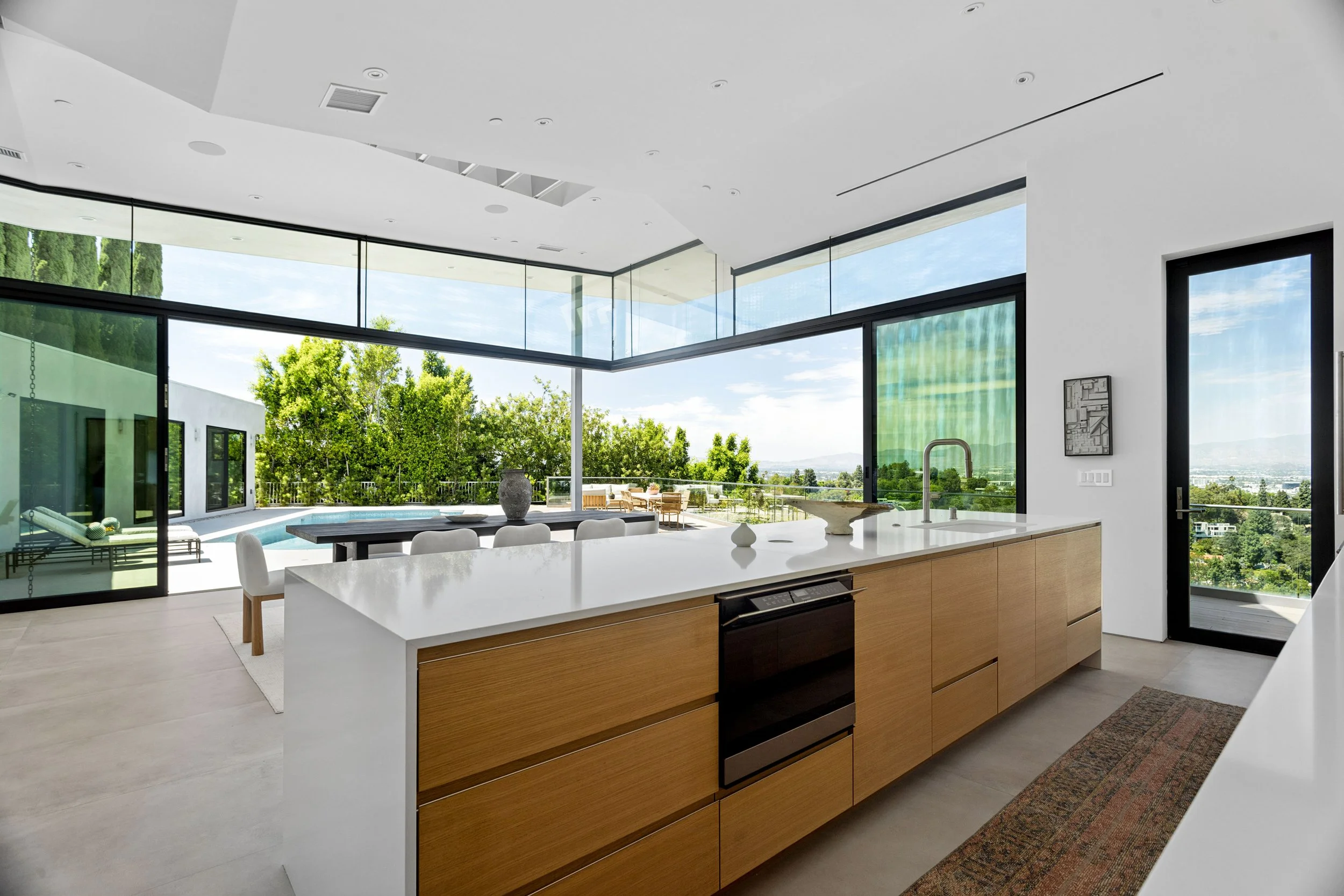studio-city-modern-home-kitchen-glass-corner-pool.jpg