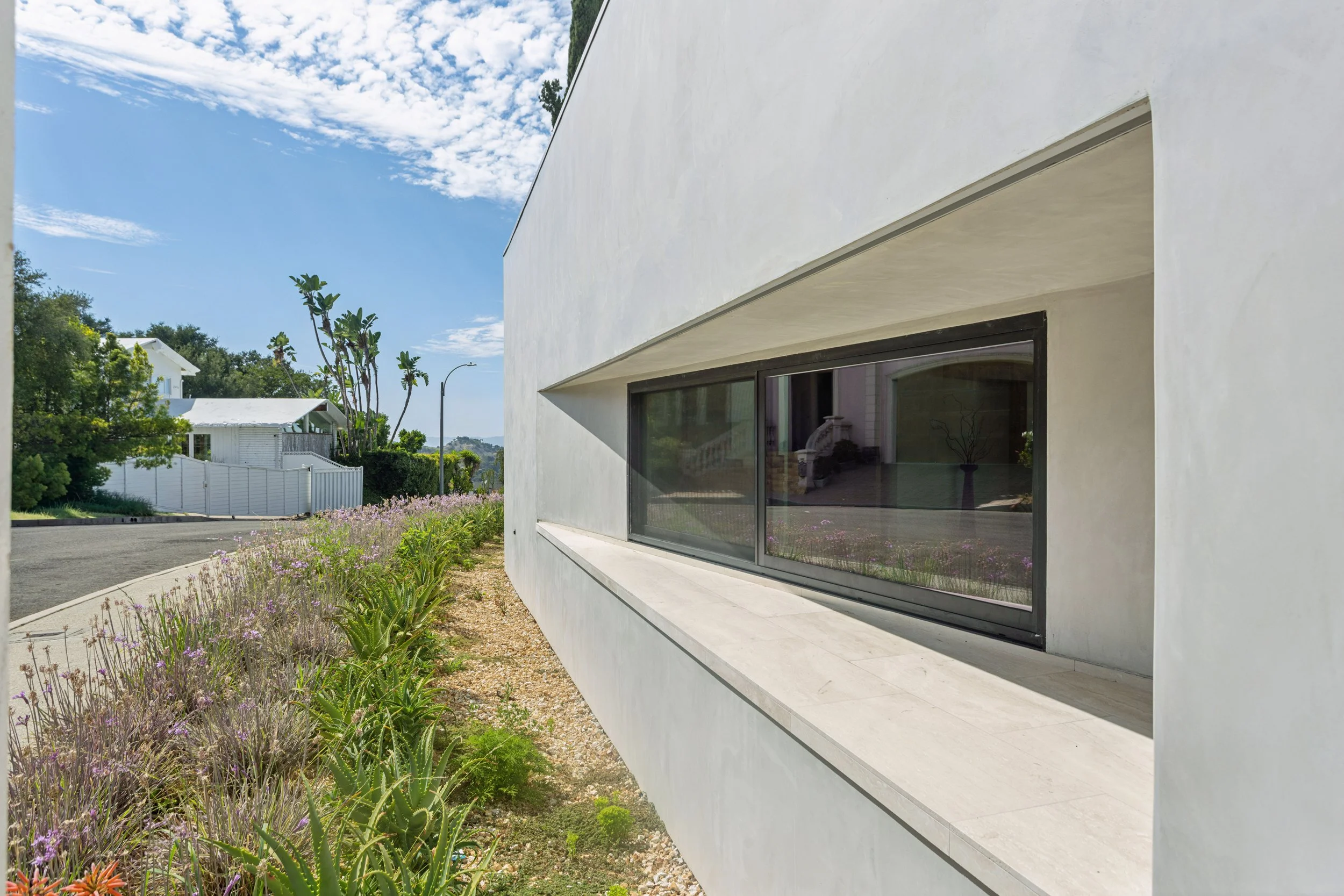 studio-city-modern-home-sculptural-exterior-ribbon-window.jpg
