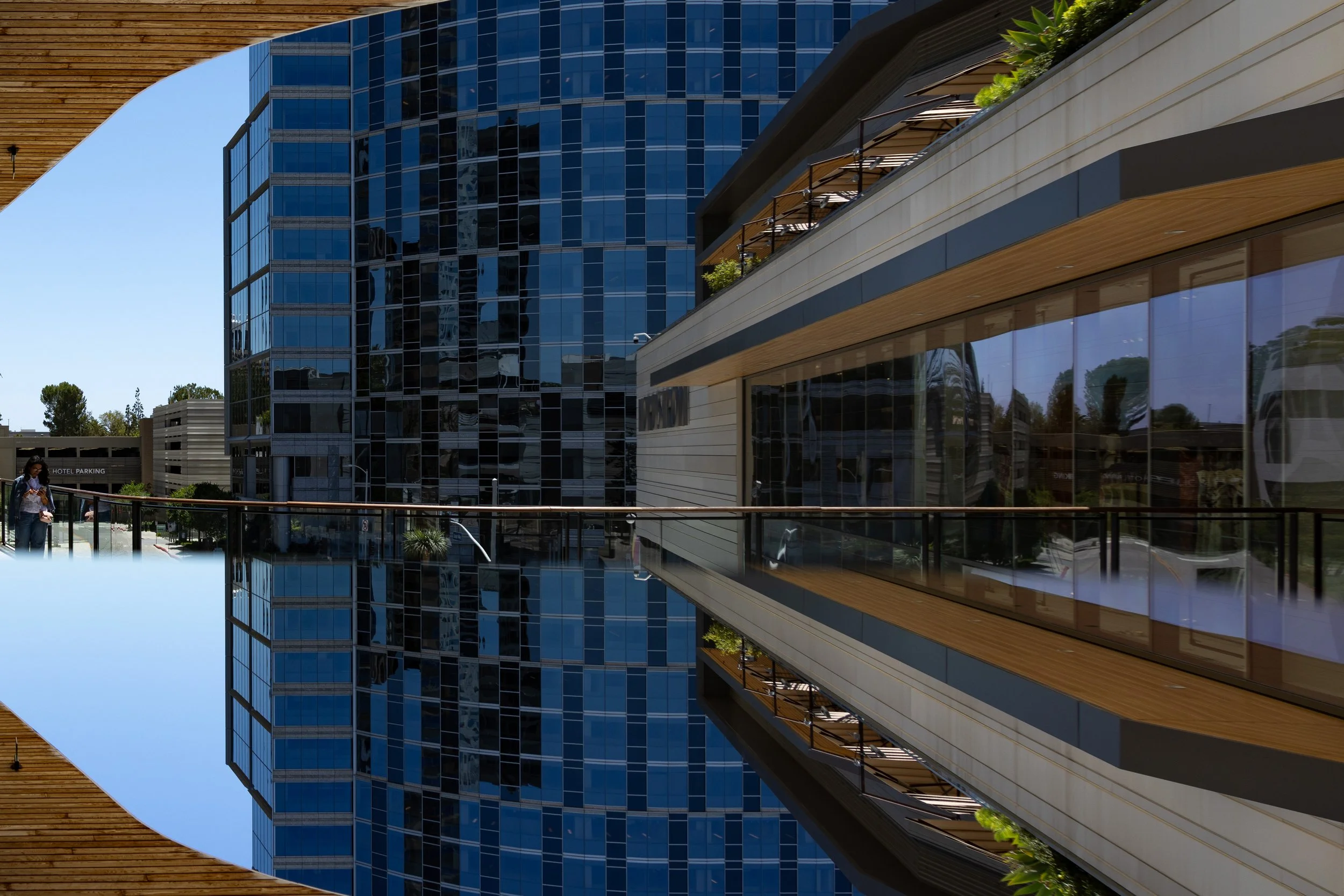 10-mirrored-blue-tower-restaurant-terrace-tapering-form-century-city-los-angeles-linda-kasian.jpg