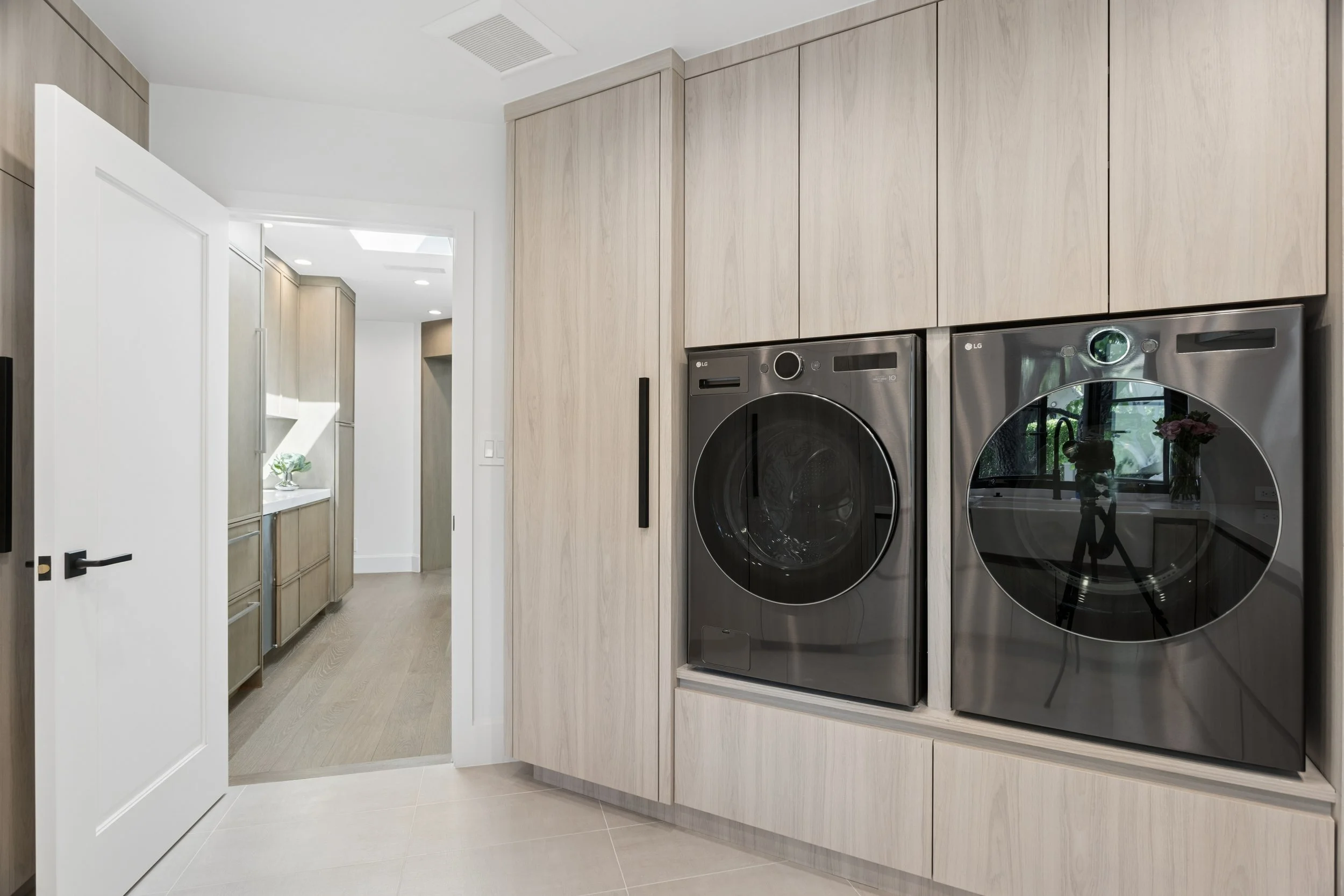 beverly-hills-luxury-home-laundry-room.jpg