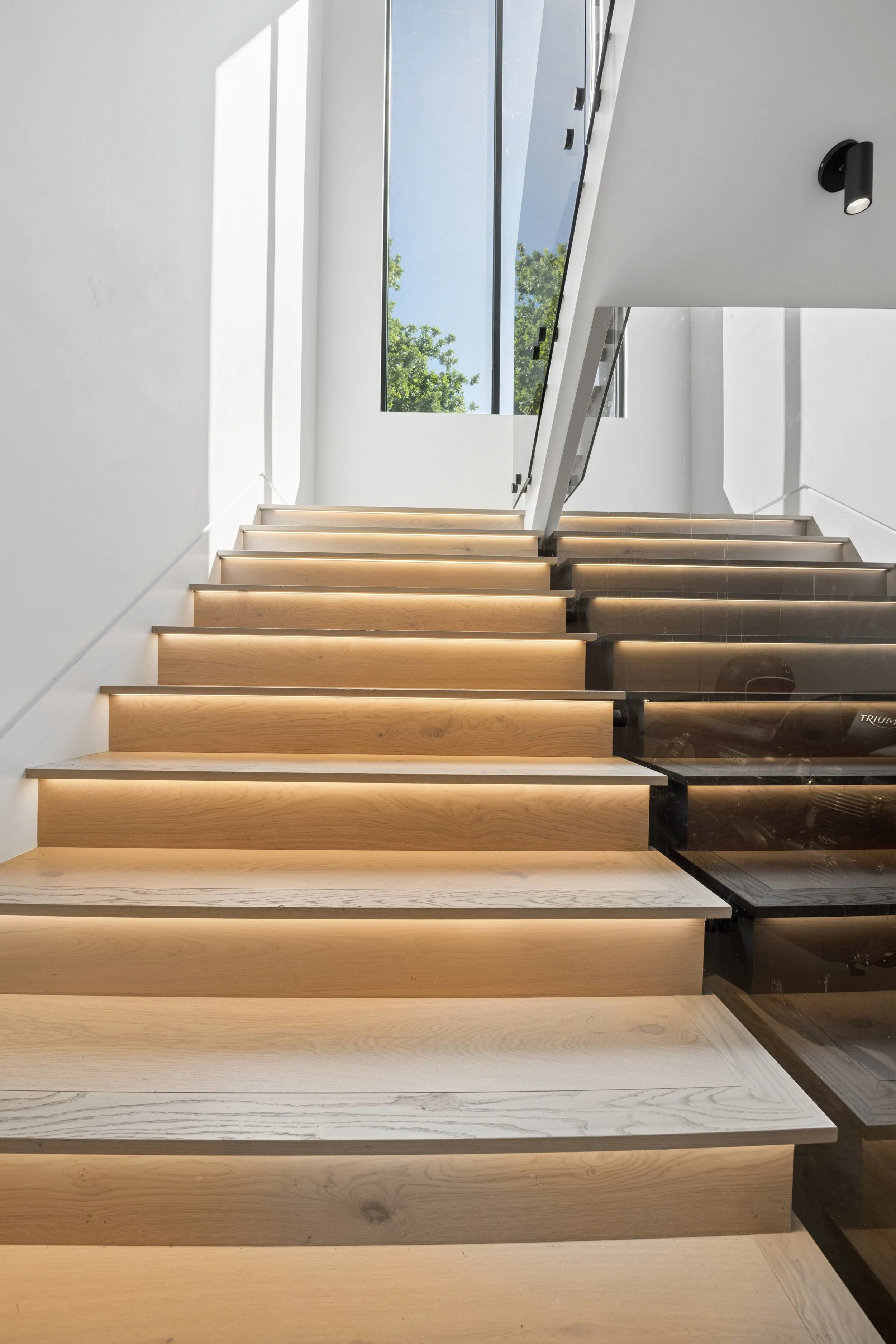 woodland-hills-luxury-home-modern-floating-staircase.jpg