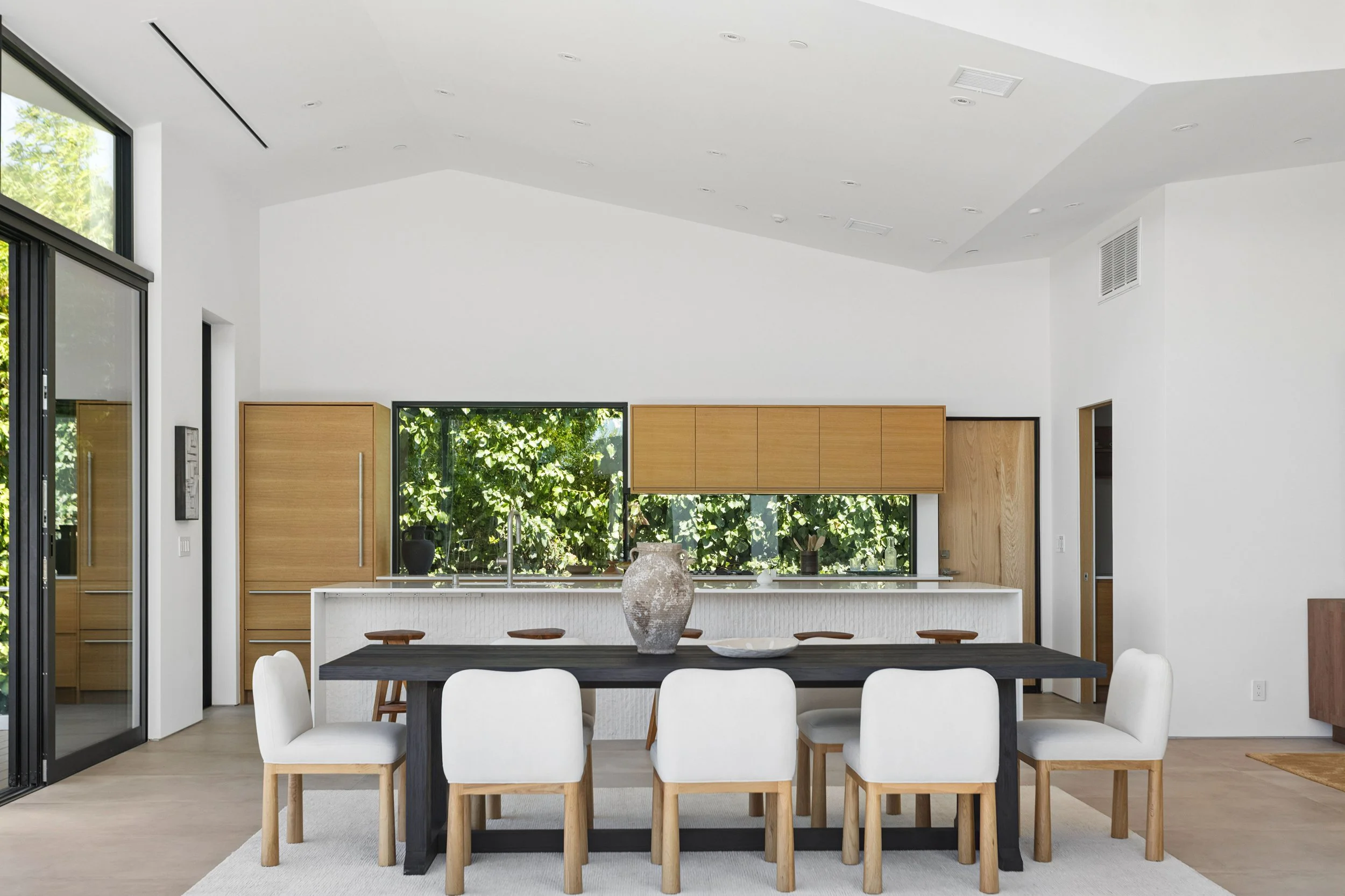 studio-city-modern-home-dining-vaulted-ceiling.jpg
