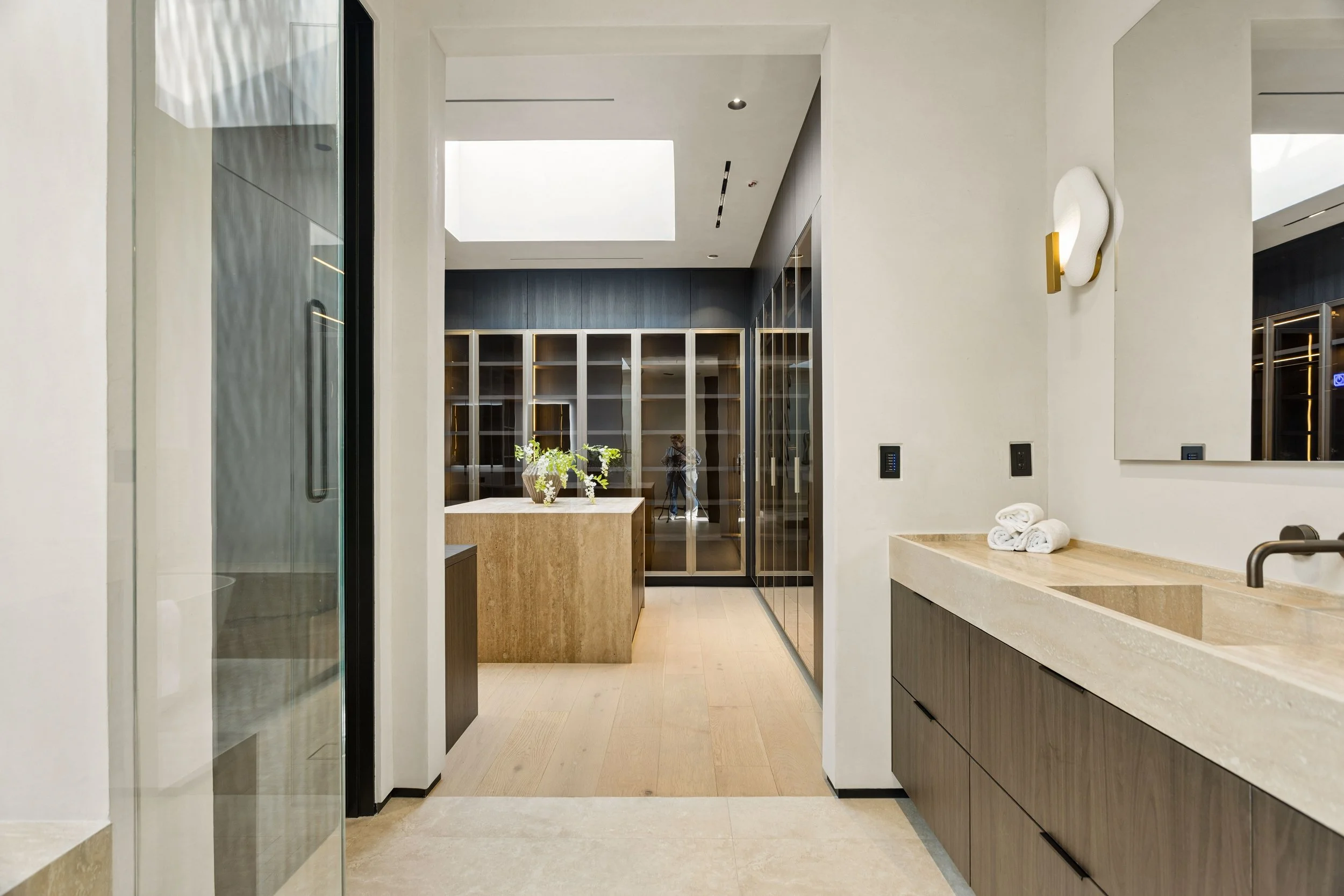 encino-modern-home-master-bathroom-travertine-vanity.jpg