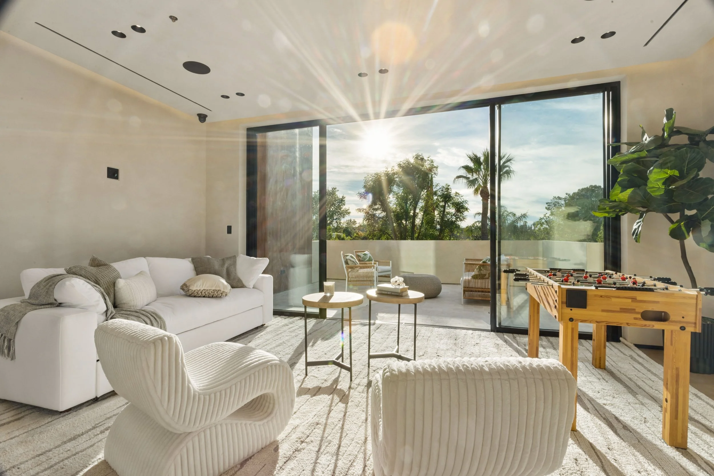 encino-modern-home-family-room.jpg