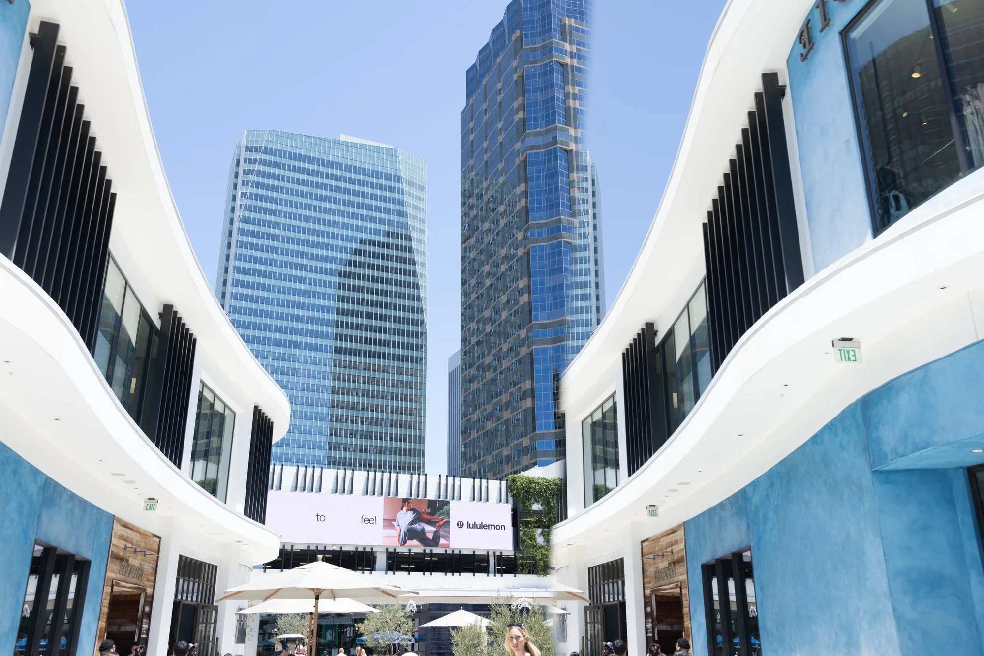 23-westfield-mall-curving-structures-skyscrapers-establishing-shot-century-city-los-angeles-linda-kasian.jpg