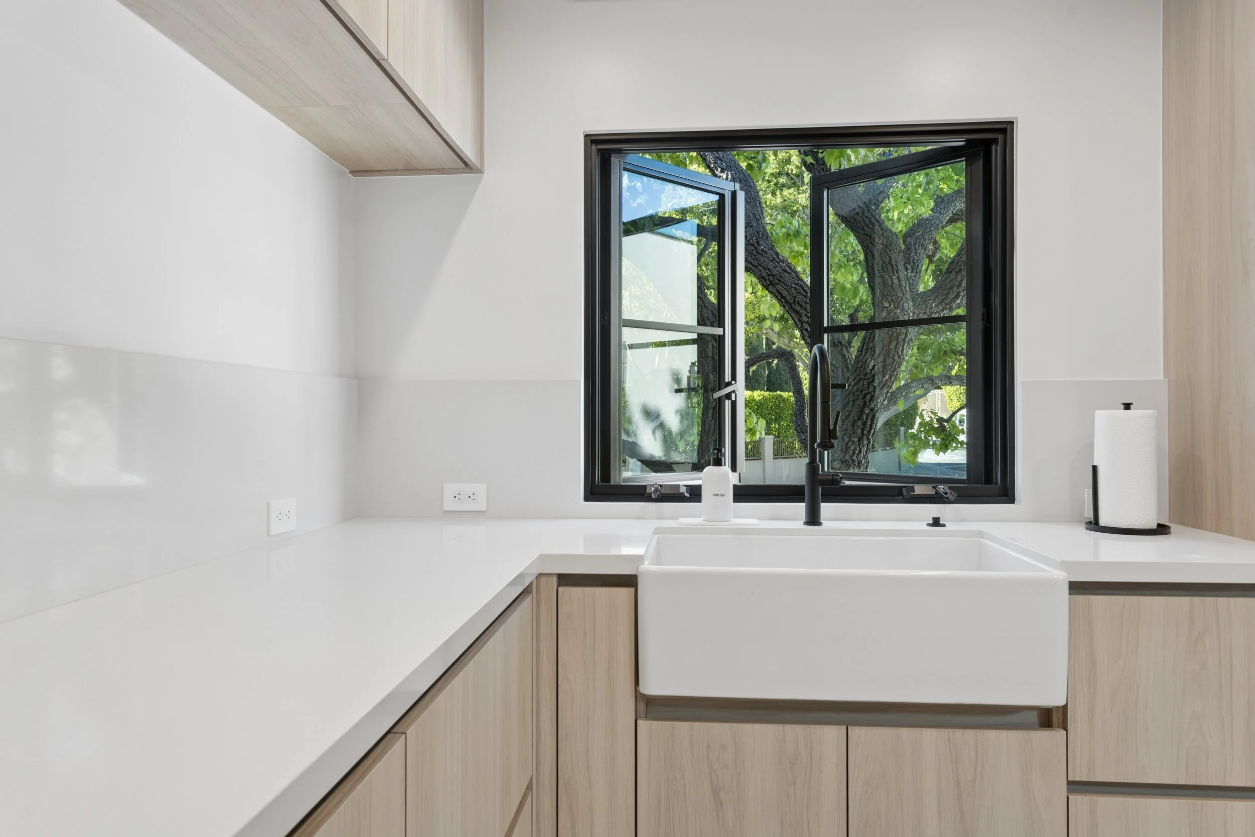 beverly-hills-luxury-home-prep-kitchen-farmhouse-sink.jpg