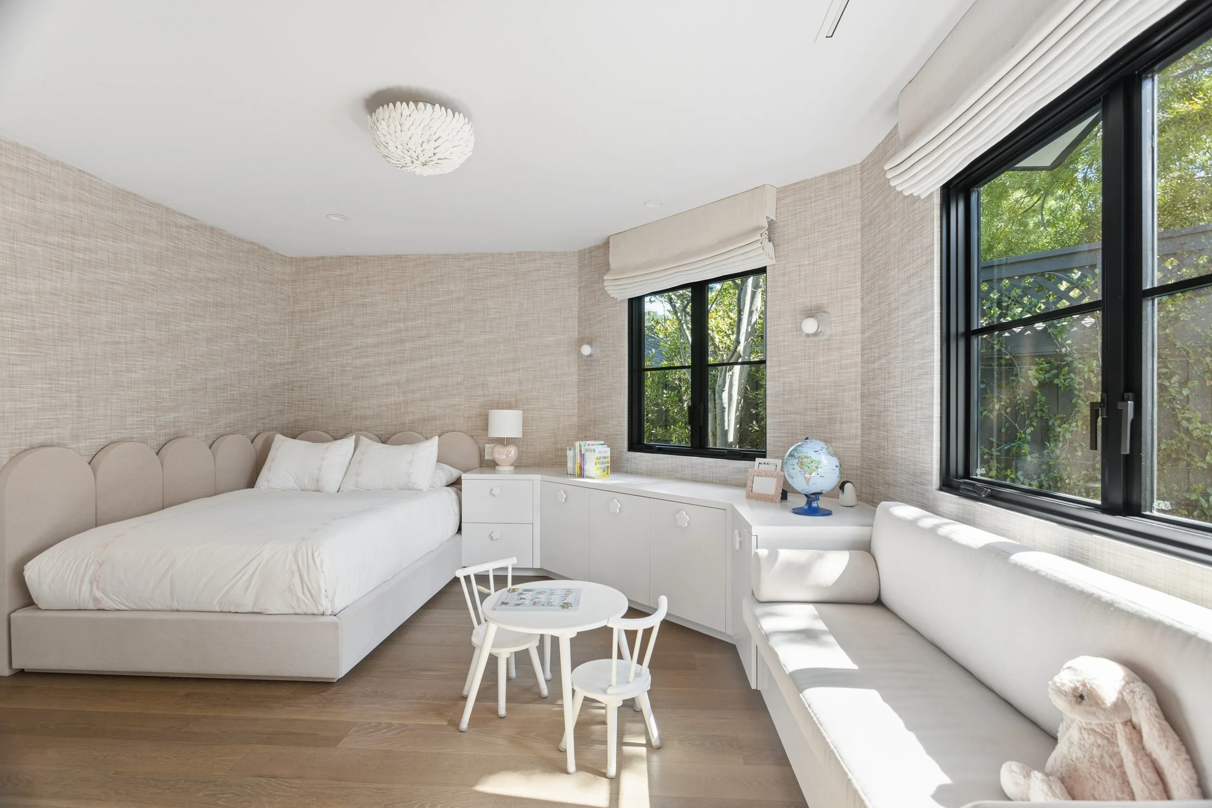 beverly-hills-luxury-home-kids-bedroom-grasscloth-wallpaper.jpg