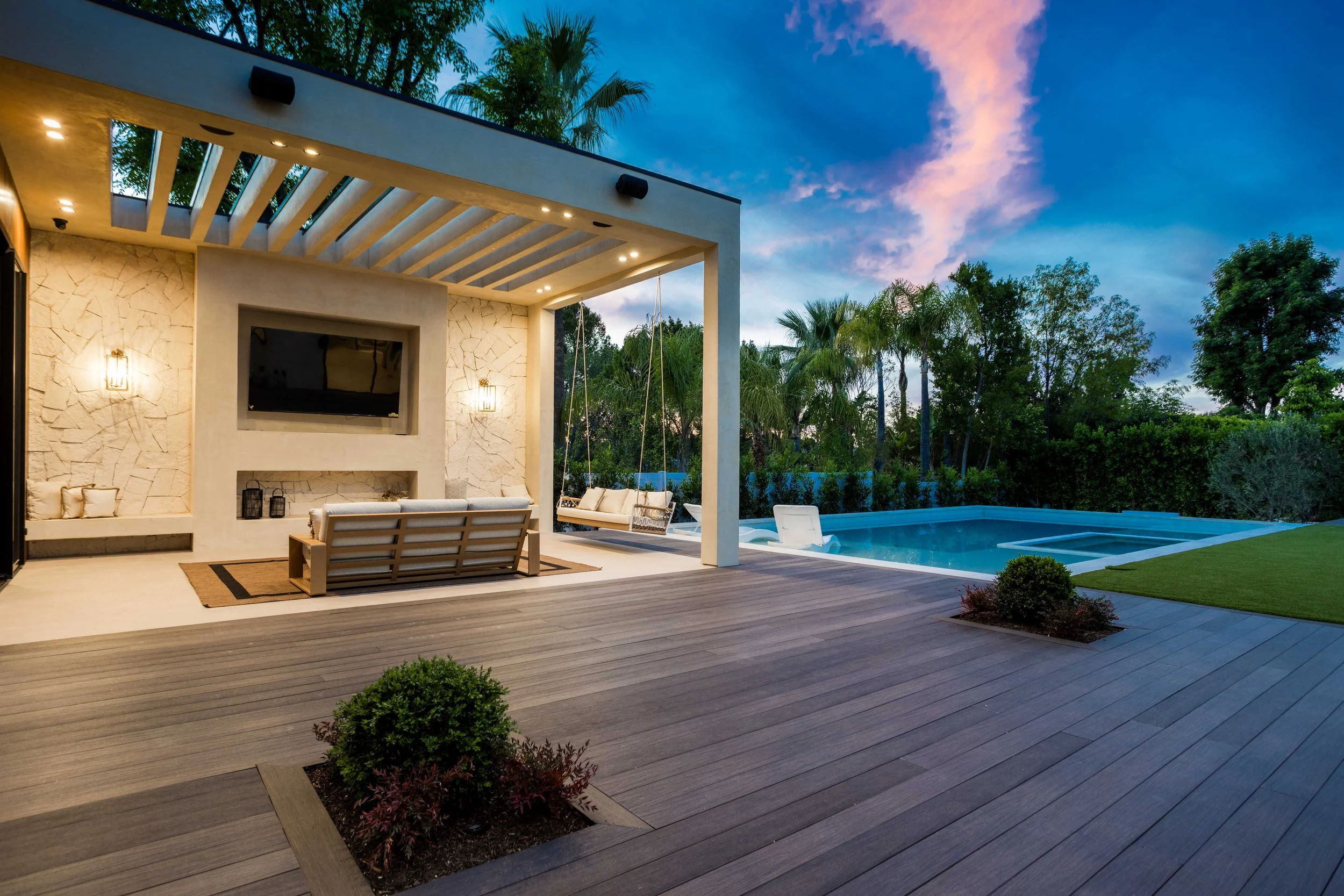 encino-modern-home-twilight-pergola-pool.jpg