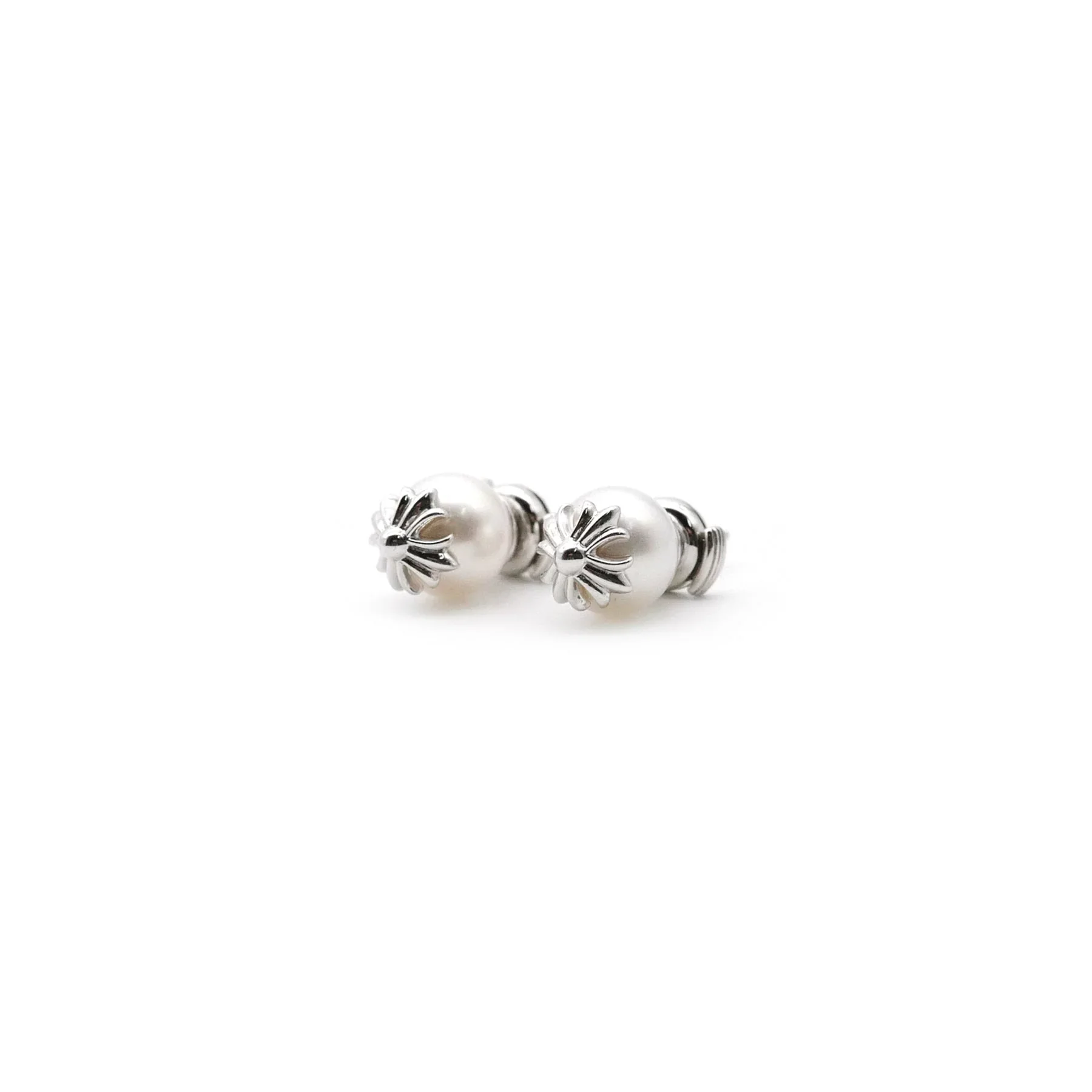Ali Diamond chrome-hearts-18k-white-gold-mikimoto-pearl-earring-stud-7236736.webp