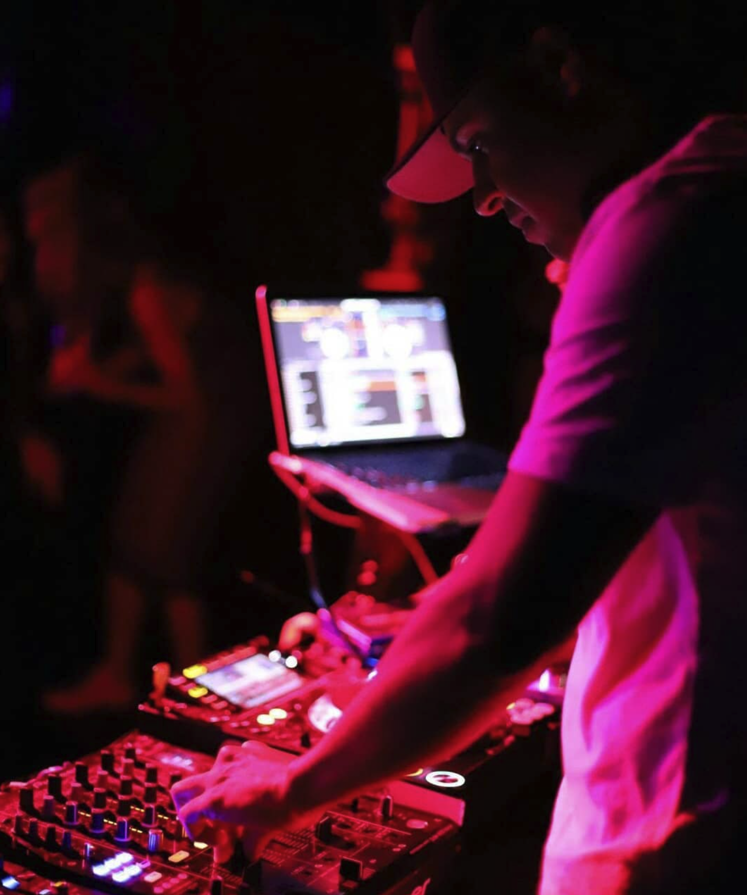 Fox Rooftop: D-FLAT (DJ)