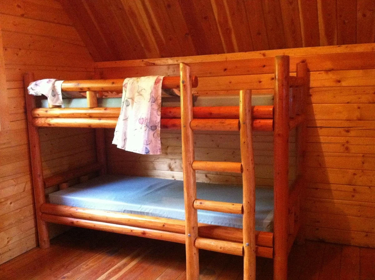 cabin-interior-bunks-sicamous.jpg