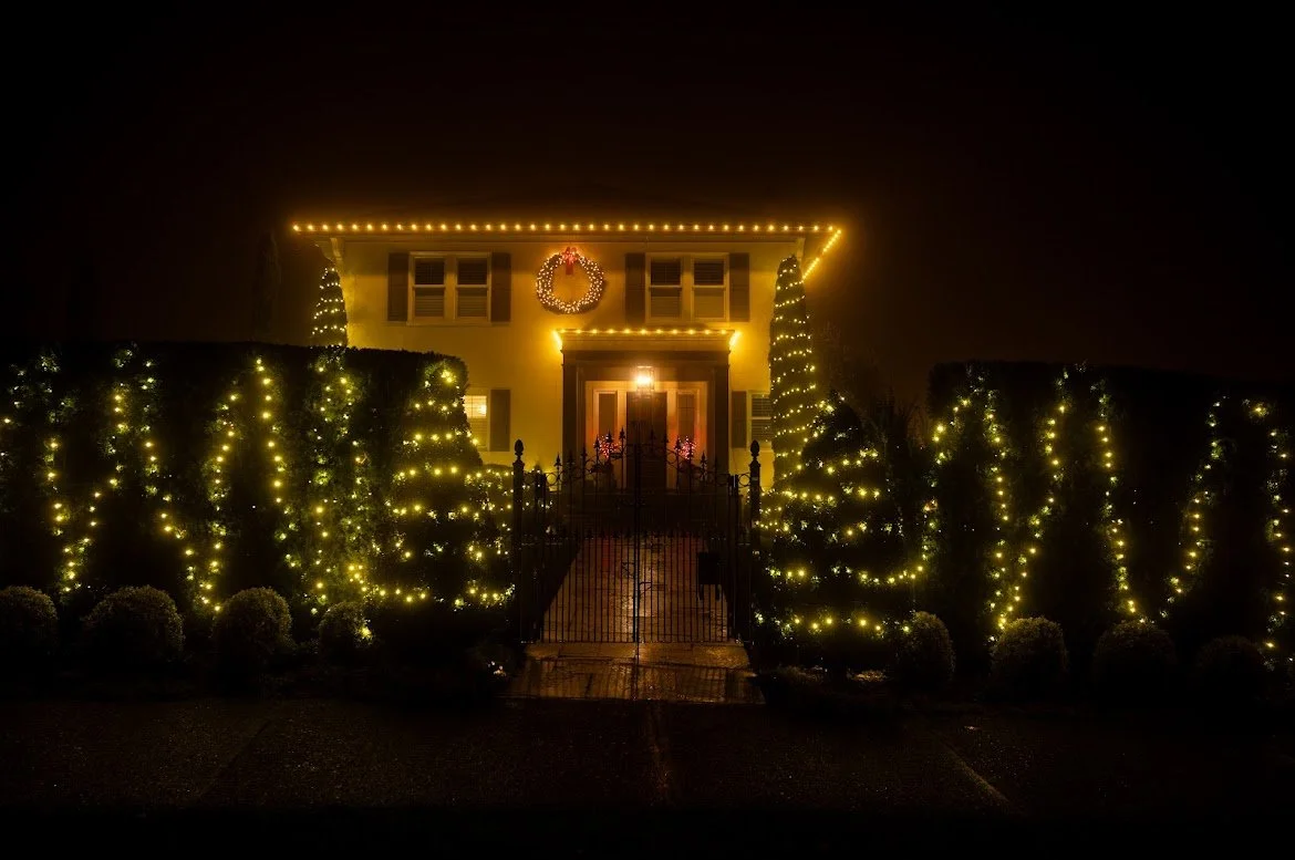 Flex Filament Bulbs along roofline