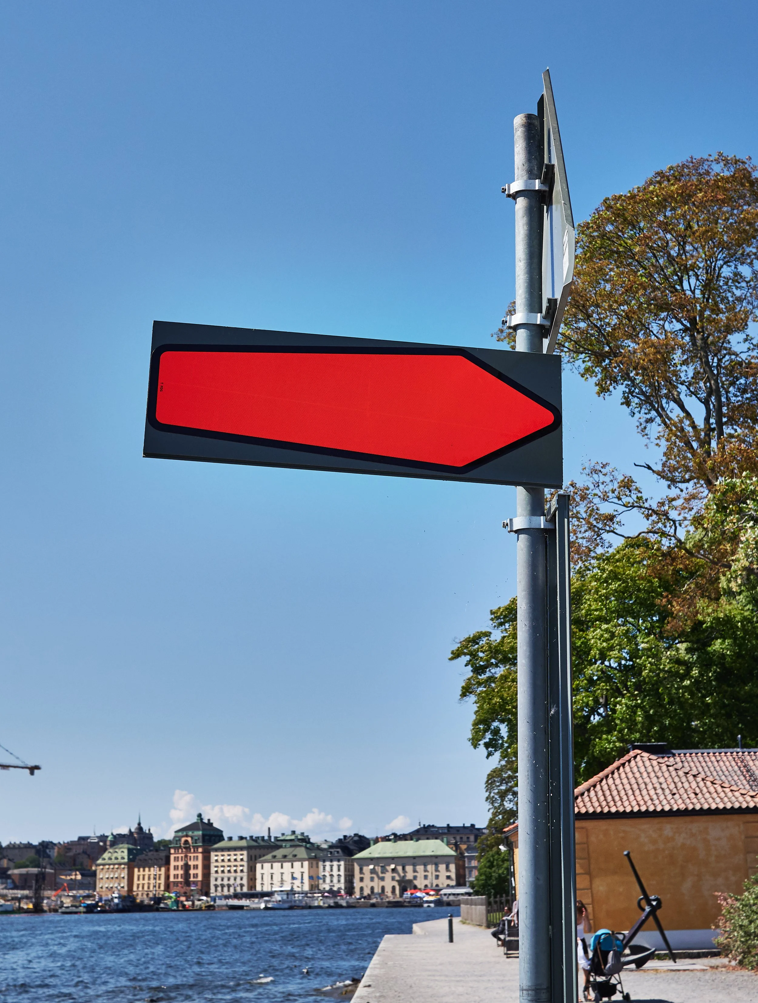 Red arrow pointing right