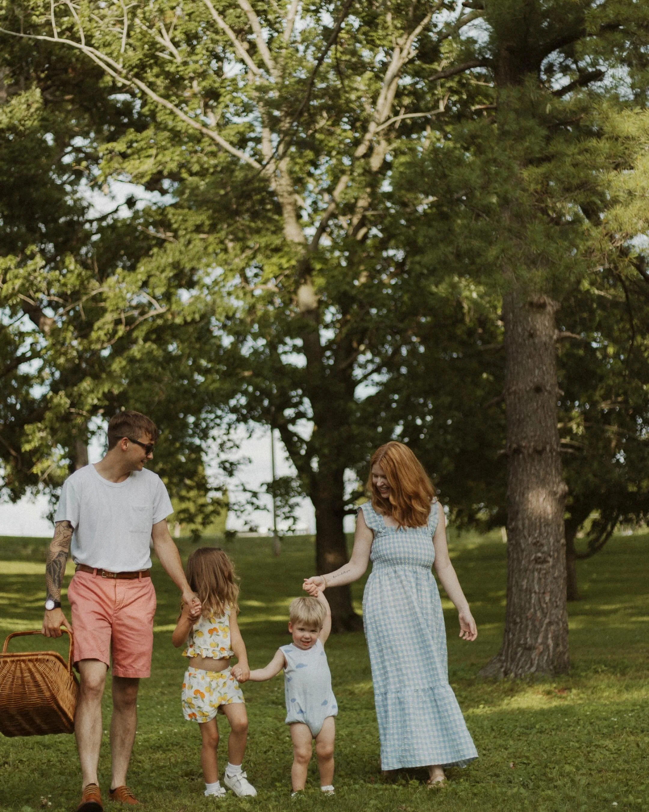 Caroline and her crew spent Saturday afternoon in the sun with me + an empty picnic basket 😉 Her kiddos are getting so big and it is truly so much fun to watch them grow every year. This time around we added in some in laws and made it all the more 