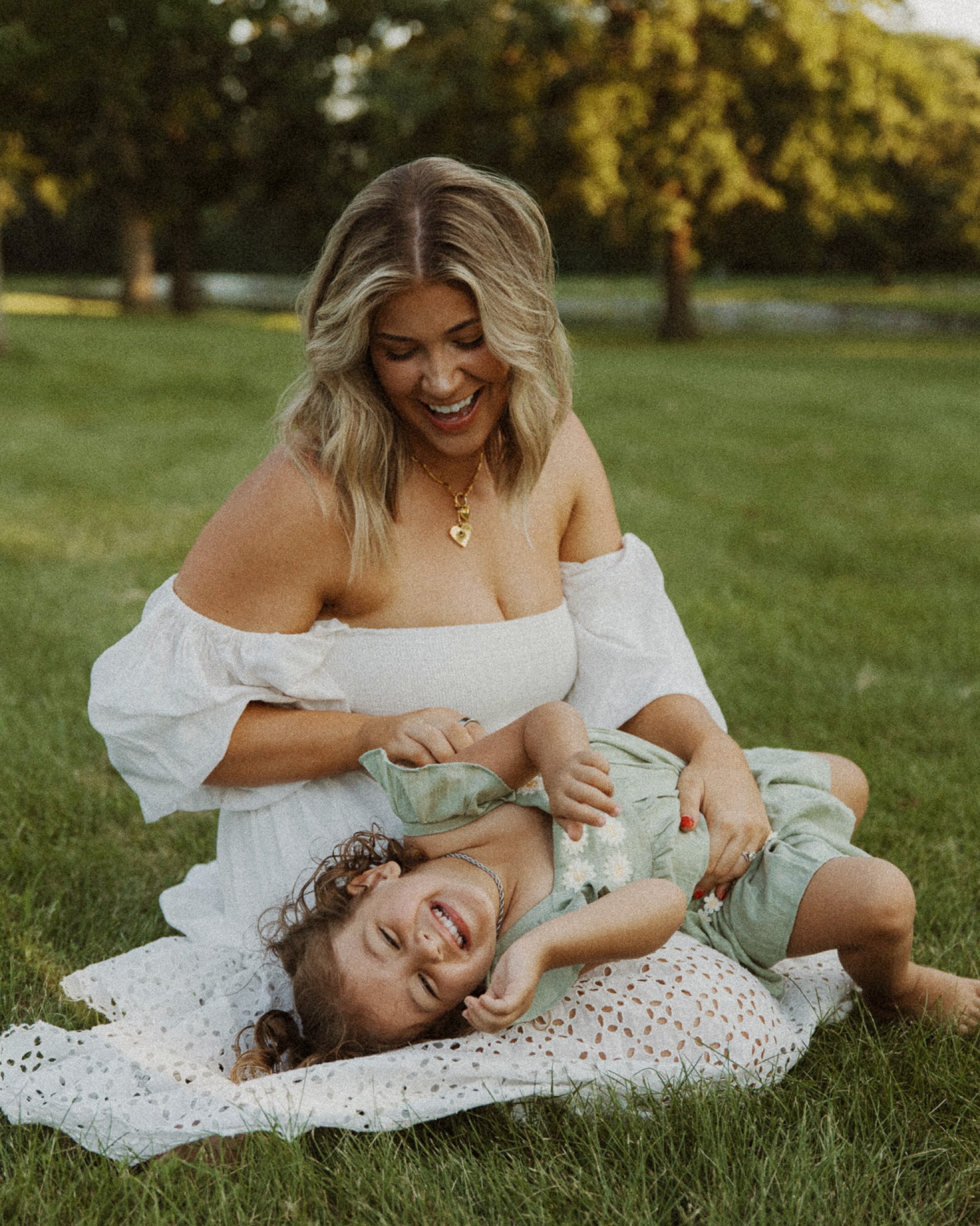 Had my first Golden Hour session last night running around with The Winans and look at this magic. 🌞 It was such a joy meeting their little family and creating some fun summer memories together celebrating their little girl and another year around t