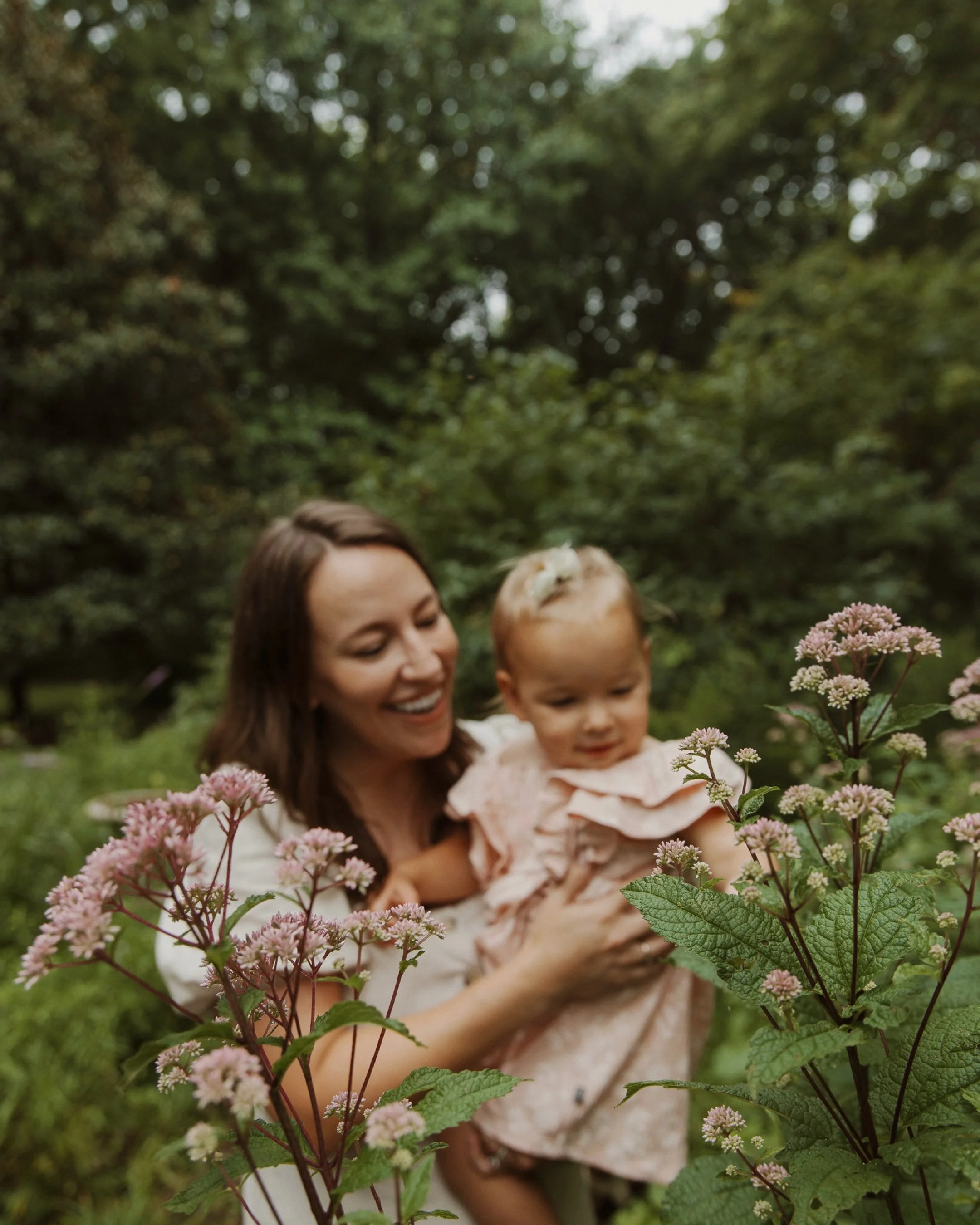 You don&rsquo;t have to wait until your family looks different to make it worth remembering. 

💫Not when the toddlers are actually toddlers.
💫Not when Grandma and Grandpa can still get down on the grass.
💫Not when someone is missing a front tooth,