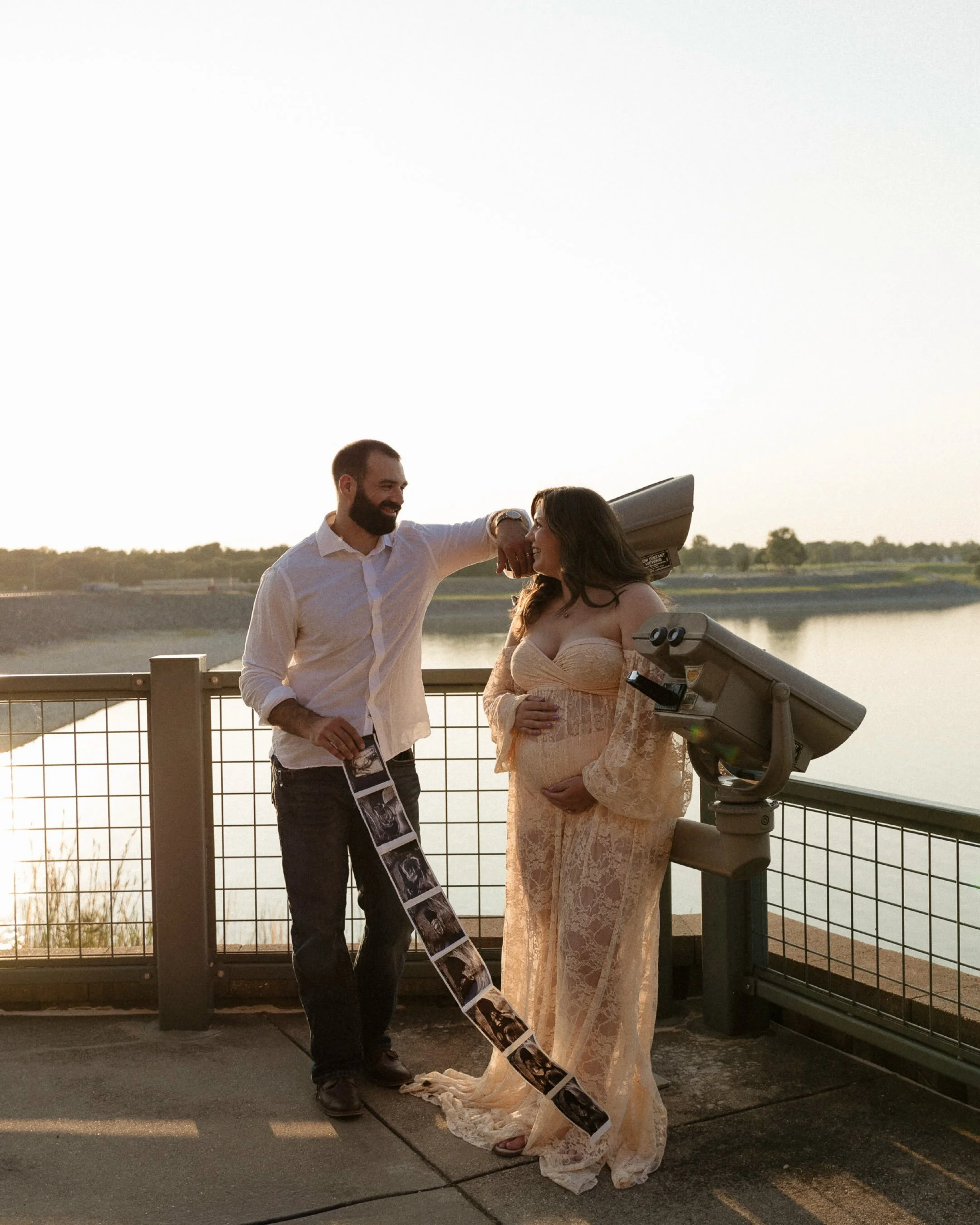Anyways, I&rsquo;ll be thinking about these for the foreseeable future. Ashley + Jacob are a freaking dream, so over the moon for the THREE of them. 

#centralillinoisphotographer #decaturilphotographer #lakeshelbyville #lakematernitysession #waterma
