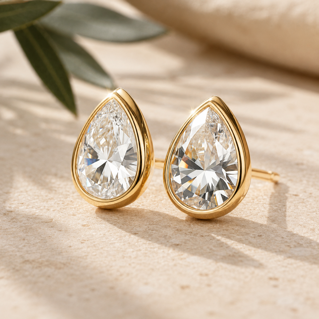 The Pear Bezel Studs
18K yellow gold
From HK$XX,XXX