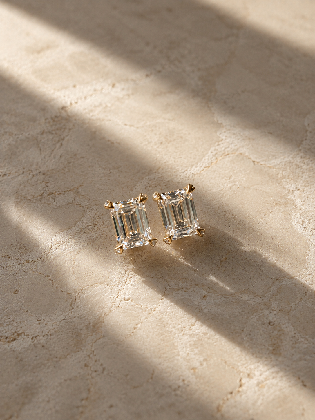 The Emerald Studs
18K yellow gold
From HK$XX,XXX