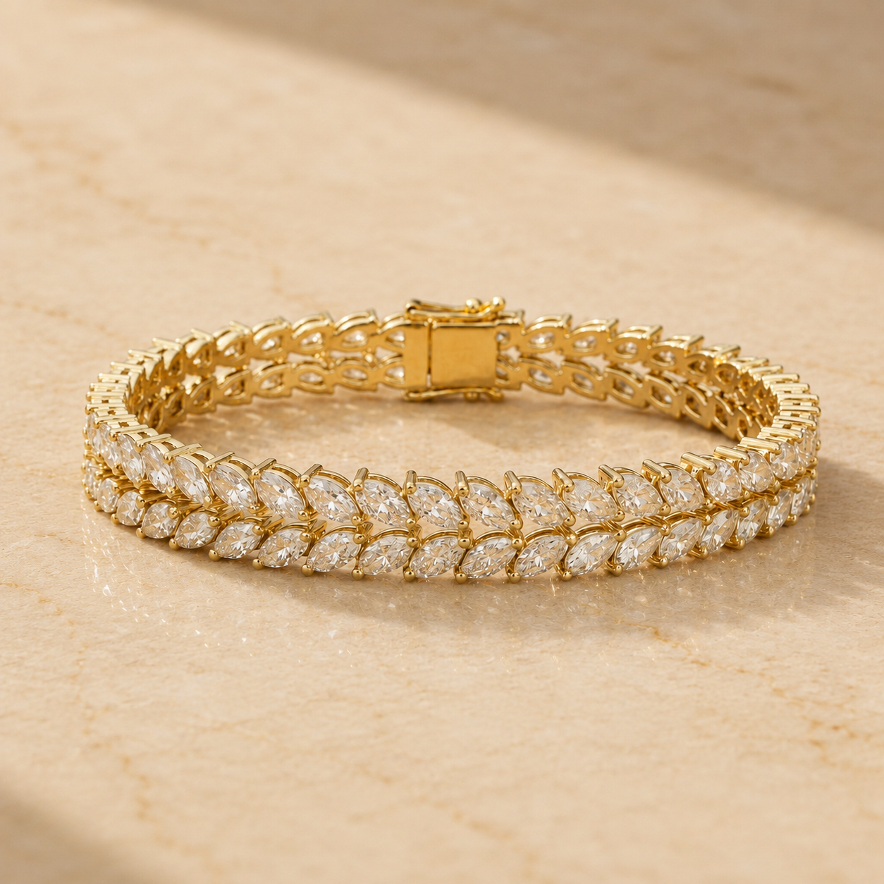 The Double Marquise Bracelet
18K yellow gold
From HK$XX,XXX