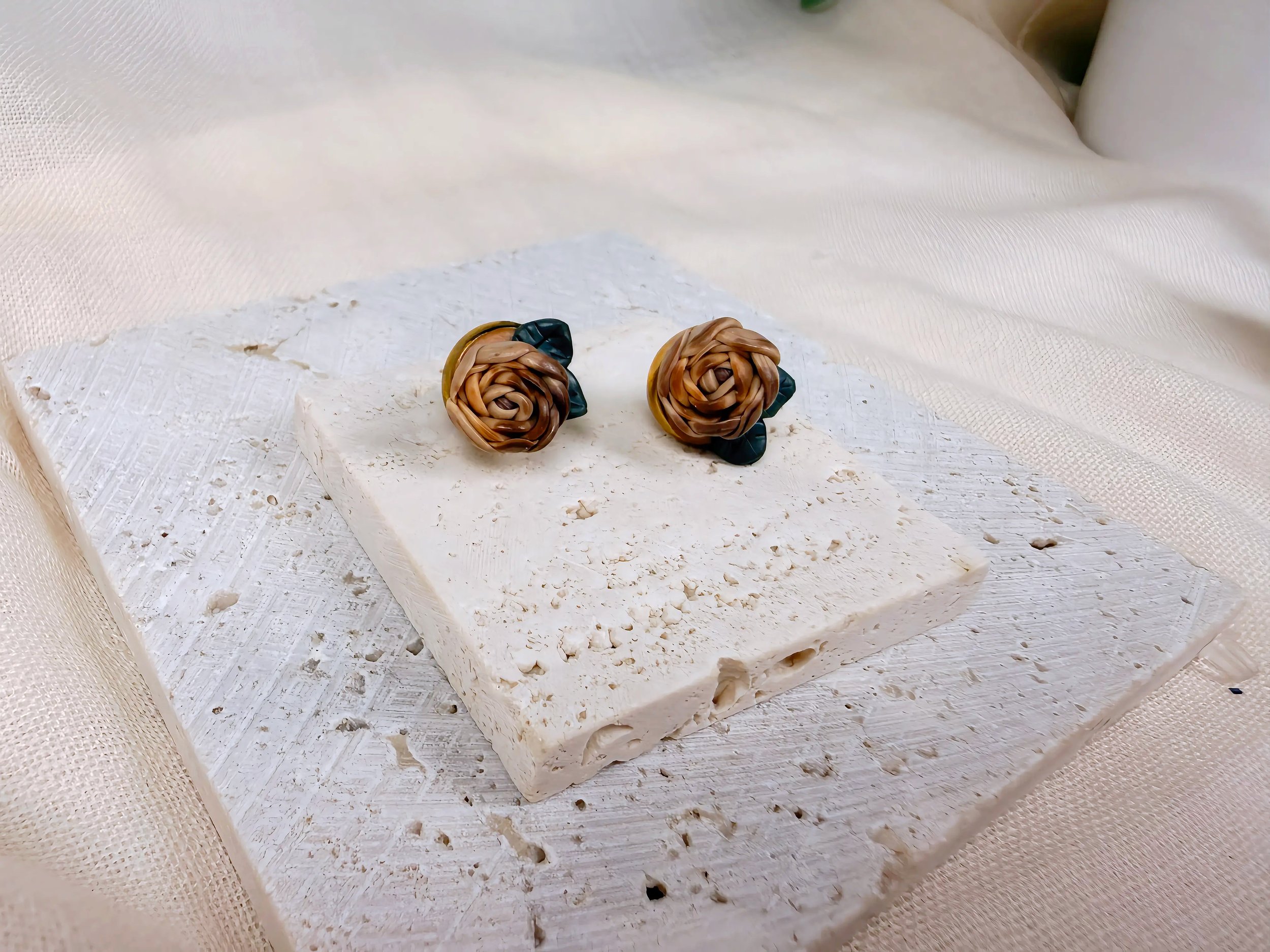 Caramel Rose Stud