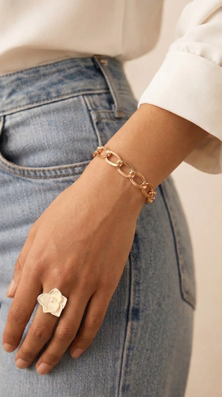 Paloma_Clay_Ring_White_Flower_Model.JPG