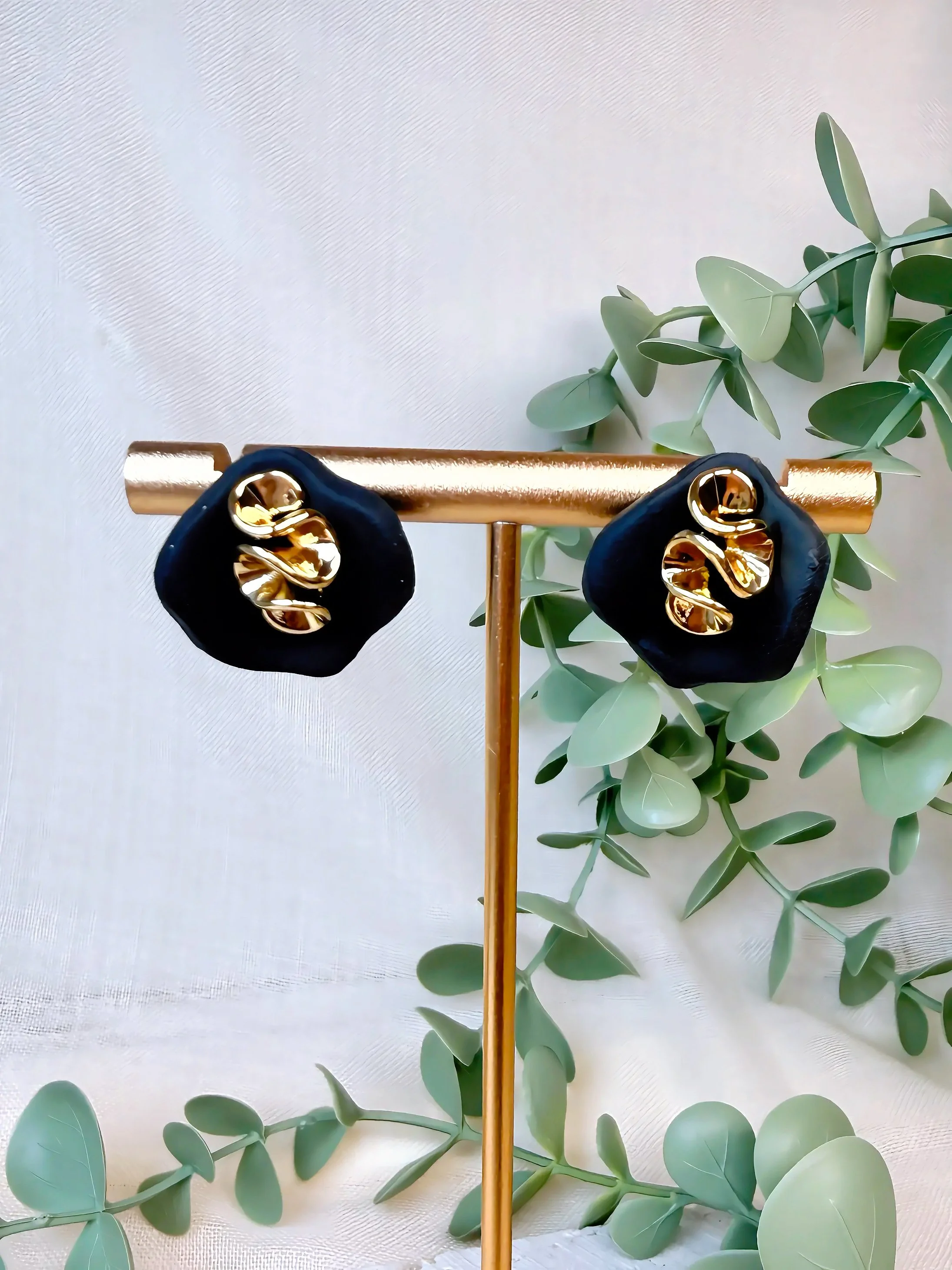 Black Ribbon Wave Earings
