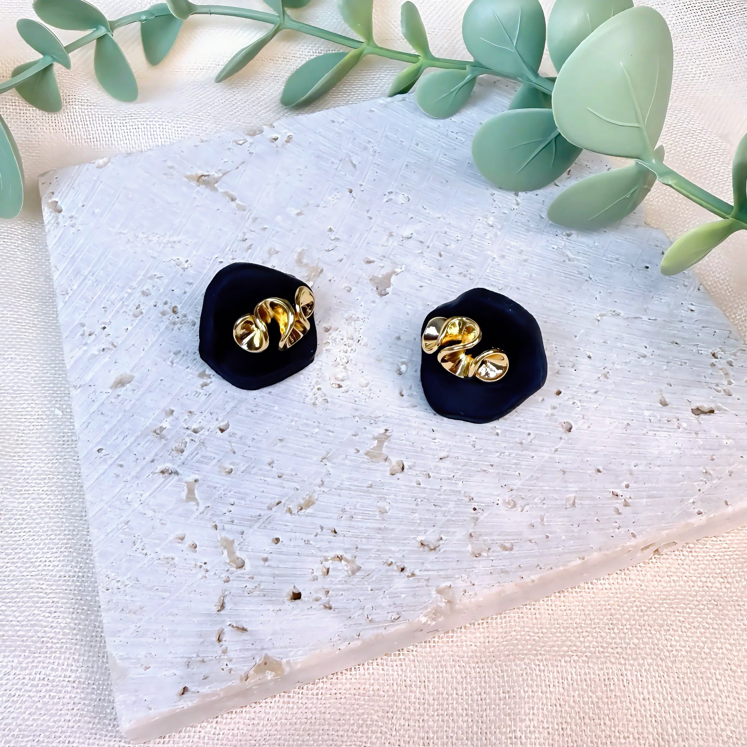 paloma-clay-black-gold-flower-stud-earrings-mismatched.jpeg