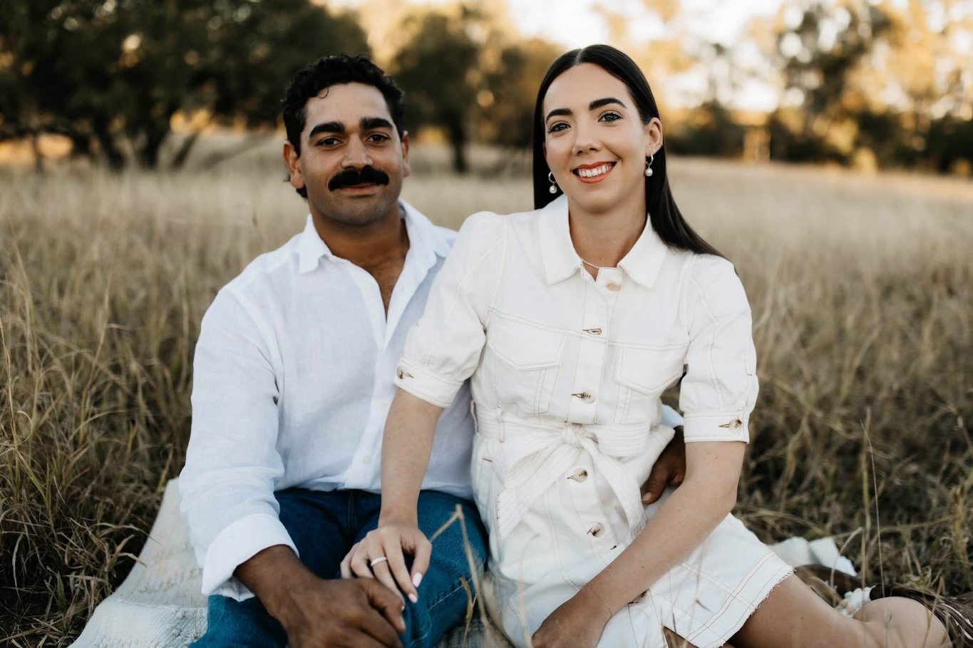 They&rsquo;re engaged! 💍

Morghan &amp; Dwayne invited me out to their beautiful home at Jellinbah Station again to capture this special chapter, and what an afternoon it was. With a stunning winter sunset, endless country views and two people compl